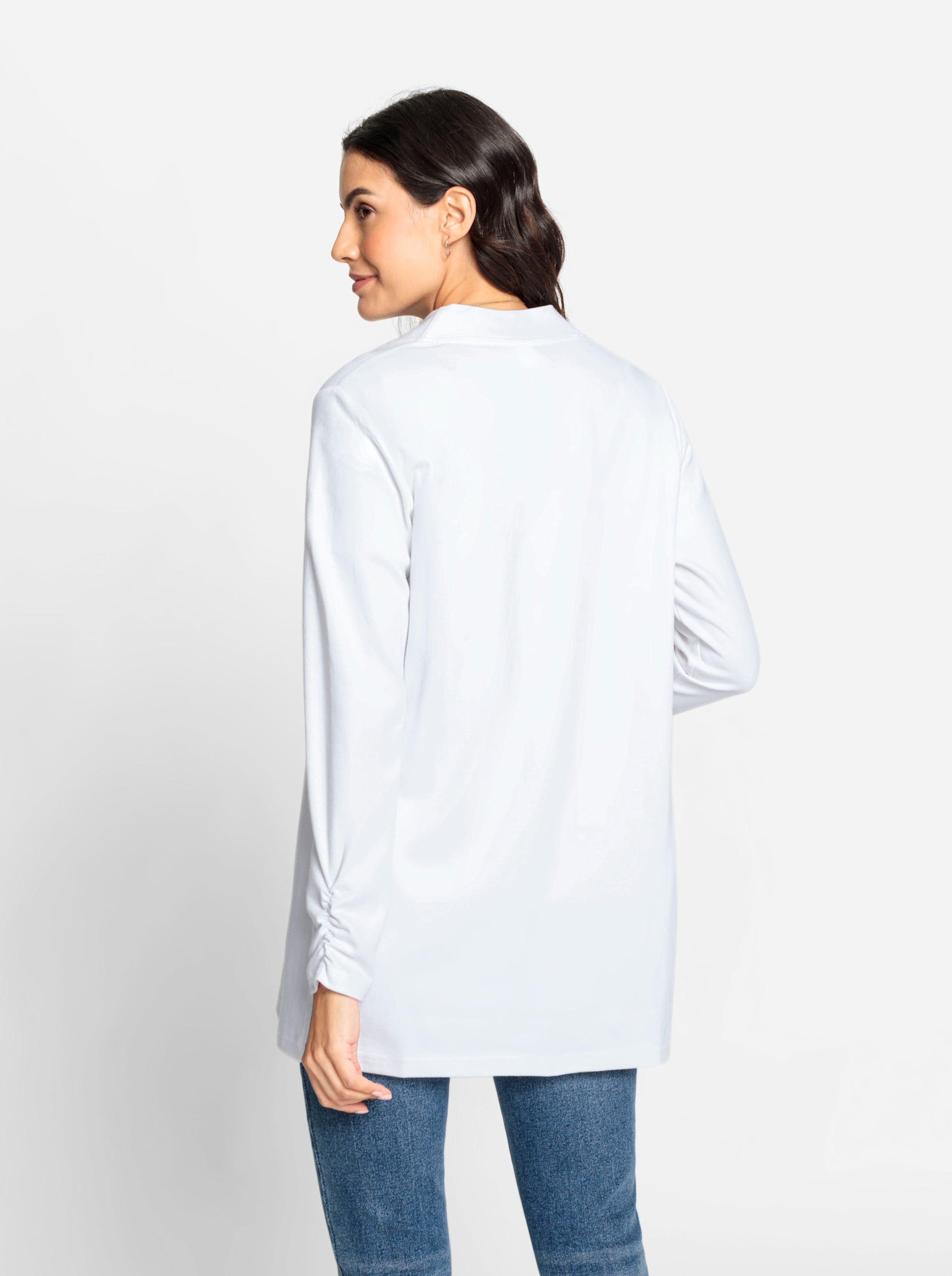 Tal der günstig Kaufen-Shirtjacke in weiß von heine. Shirtjacke in weiß von heine <![CDATA[Wenn Sie nach einem Multitalent für Ihre Garderobe suchen, dann ist die Shirtjacke genau die Richtige! In offener, etwas längerer Form mit Raffung am Abschluss der langen Ärm