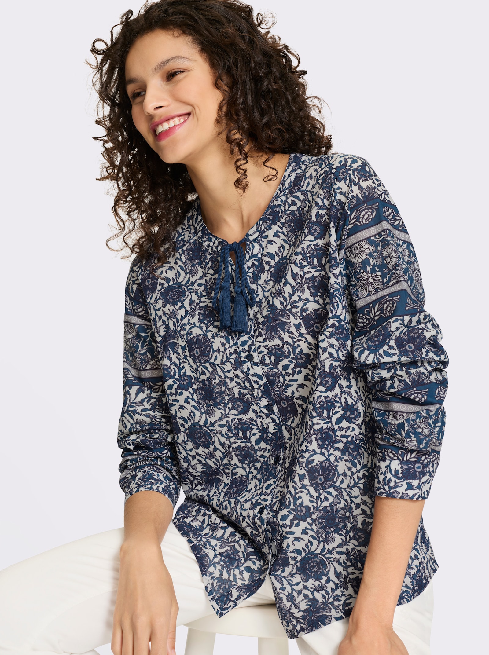 heine Druckbluse mit floralem Muster - champagner-dunkelblau-bedruckt