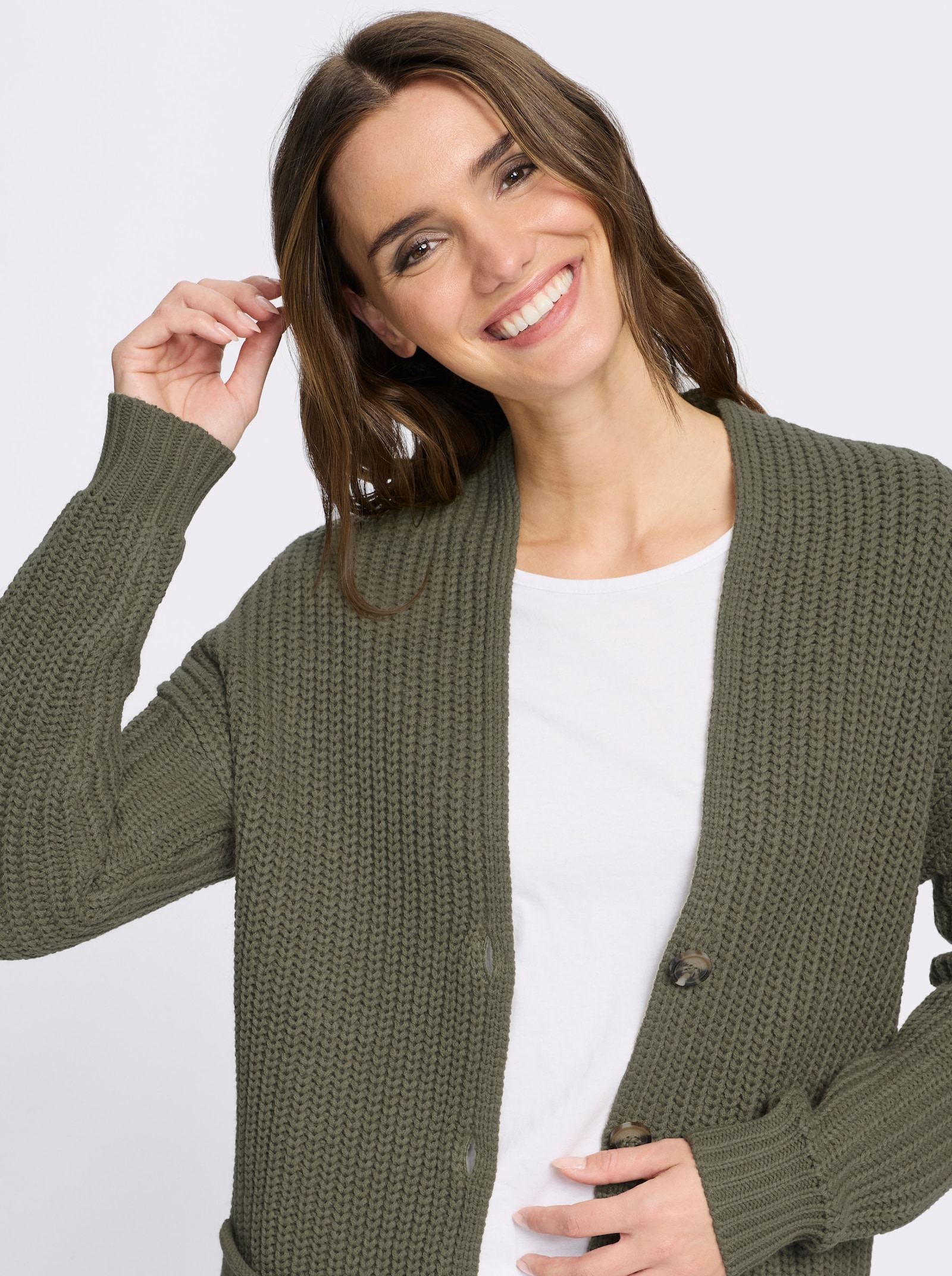Longstrickjacke mit Knöpfen in Horn-Optik - khaki