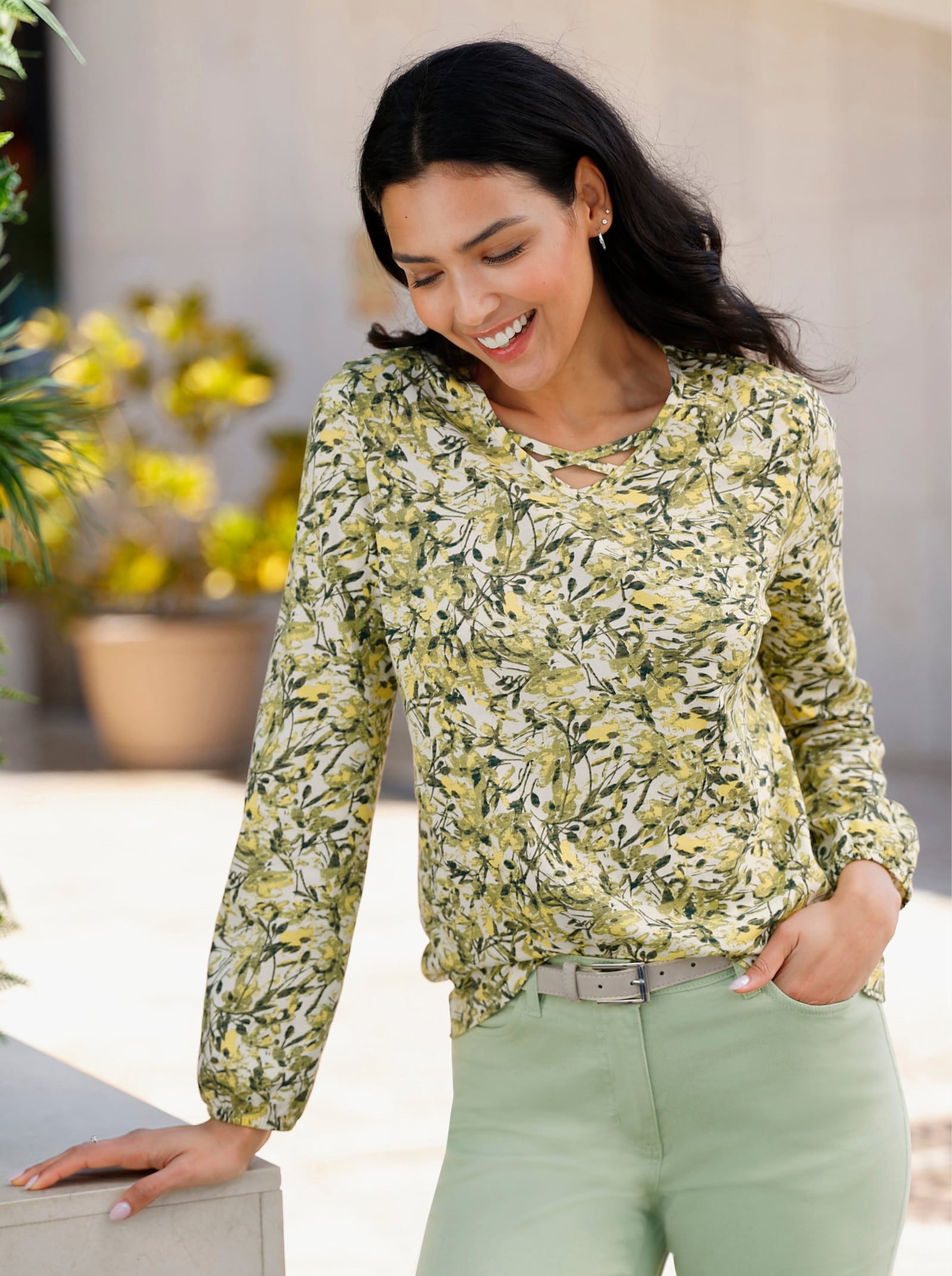 Langarmshirt mit überkreuzten Bändern - lindgrün-zitrone-bedruckt