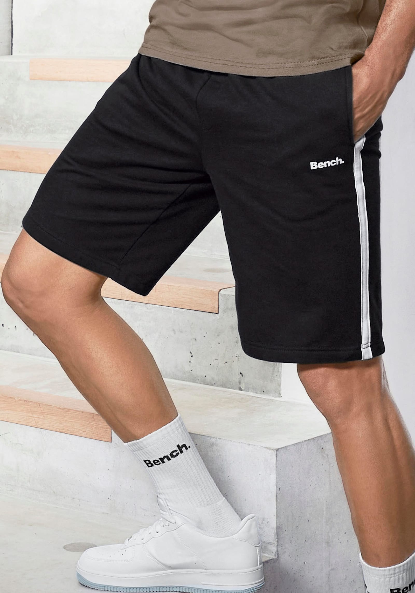 Bench. Loungewear Sweatshort - zwart