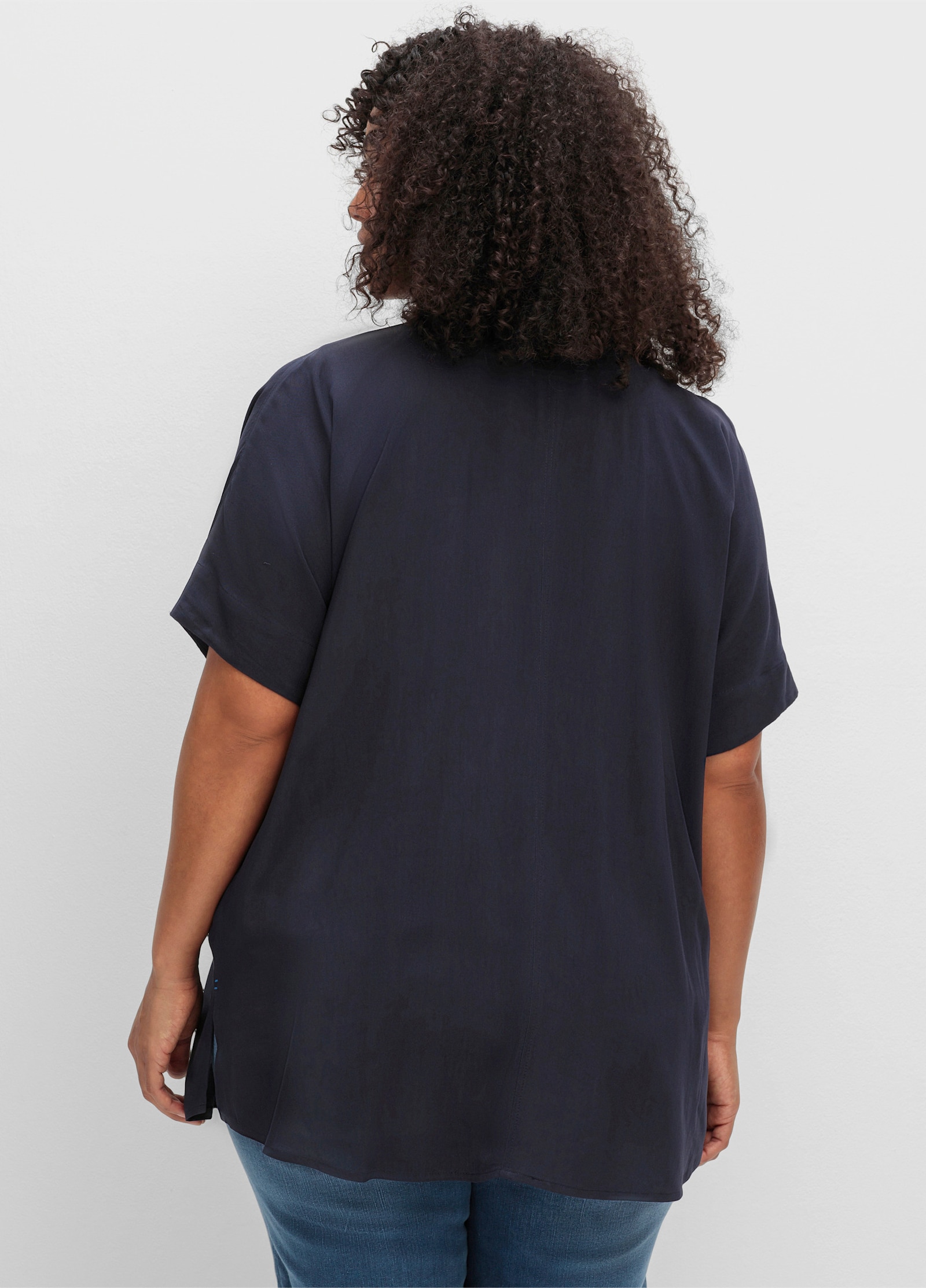 sheego Overhemdblouse met oversized schouders - diepblauw