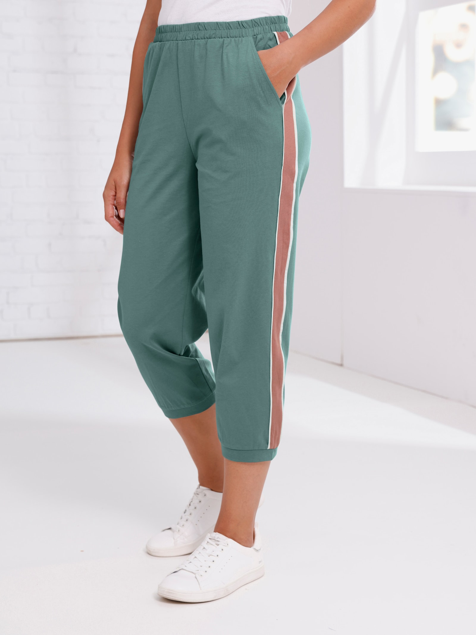 Freizeithose mit Galonstreifen - jade