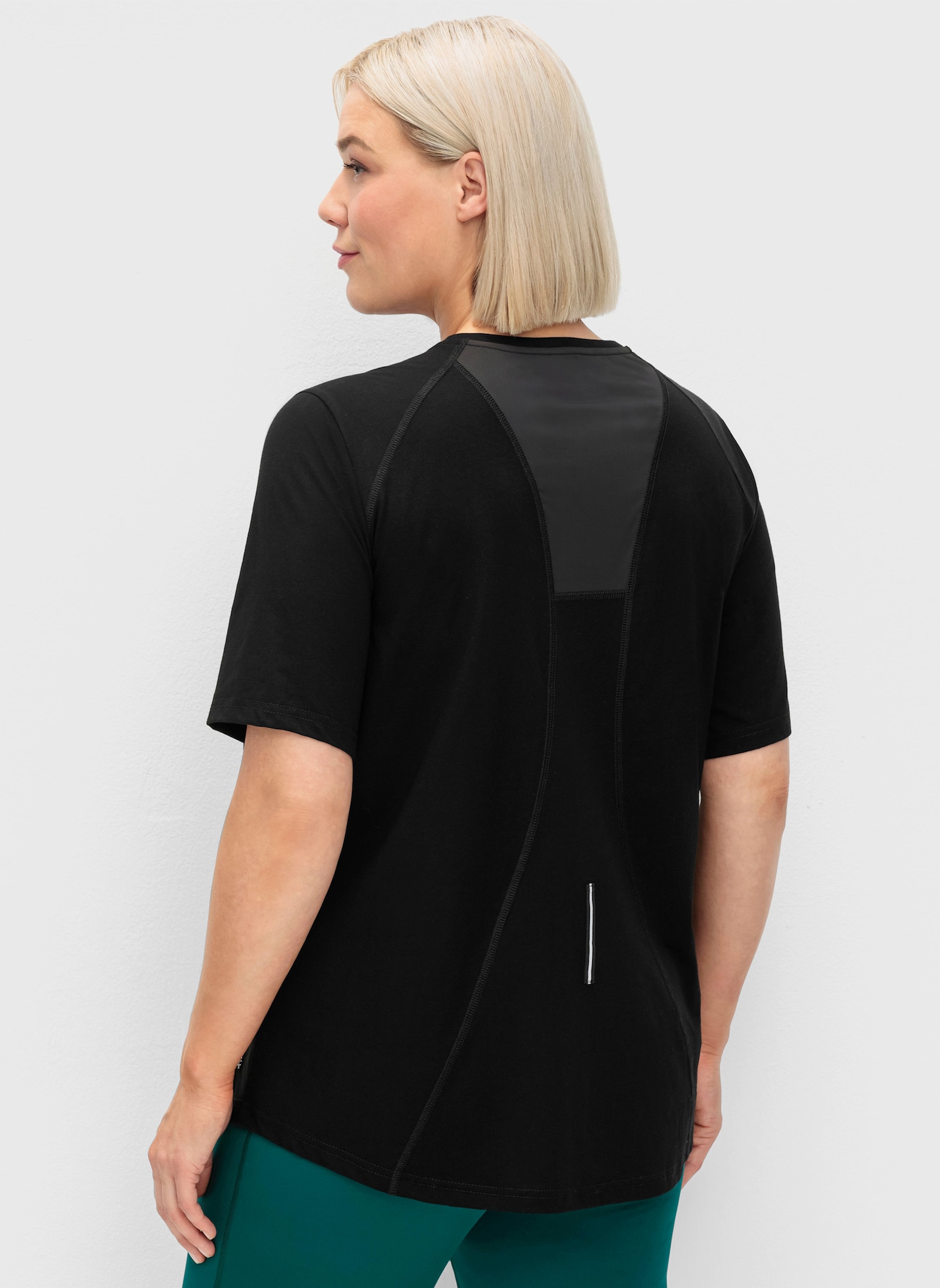 sheego Funktionsshirt mit V-Ausschnitt - schwarz