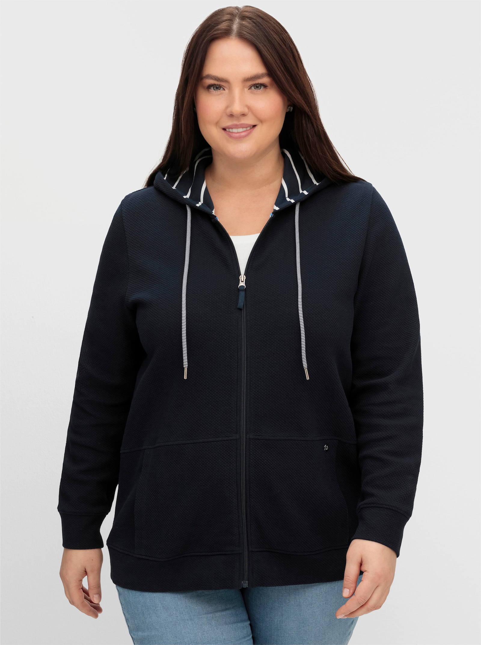 sheego Sweatjacke in Waffelpiqué-Struktur - nachtblau