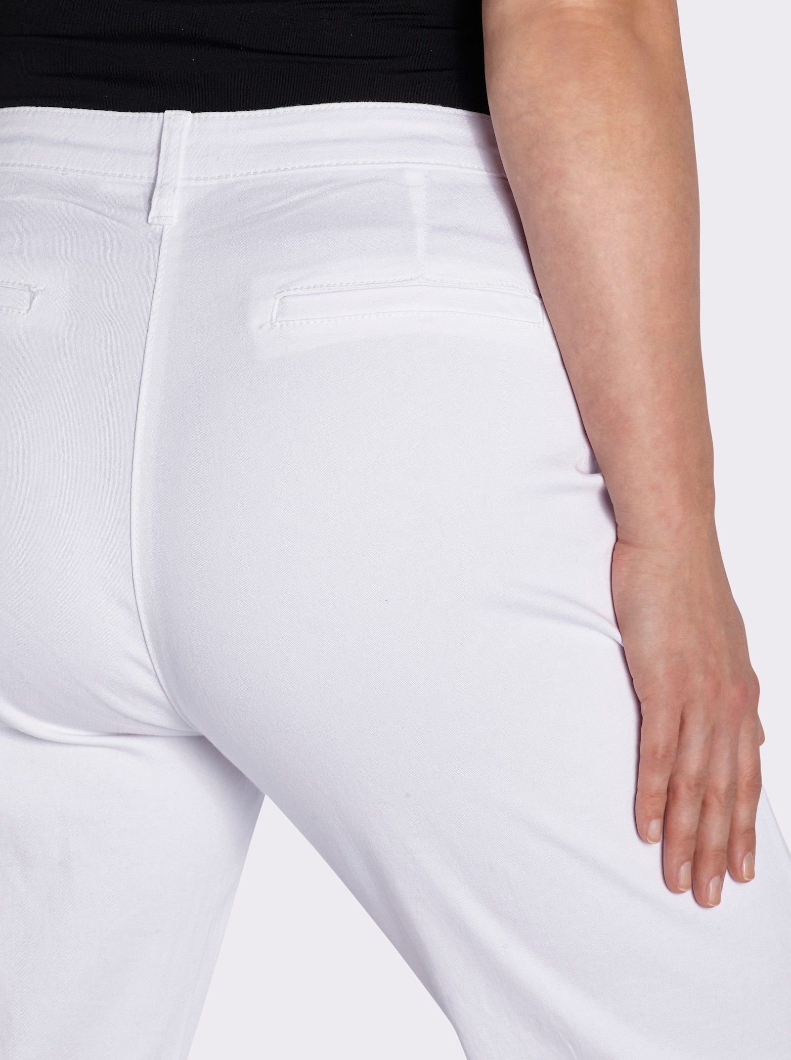 Boyfriend-Hose mit Gürtelschlaufen - weiß