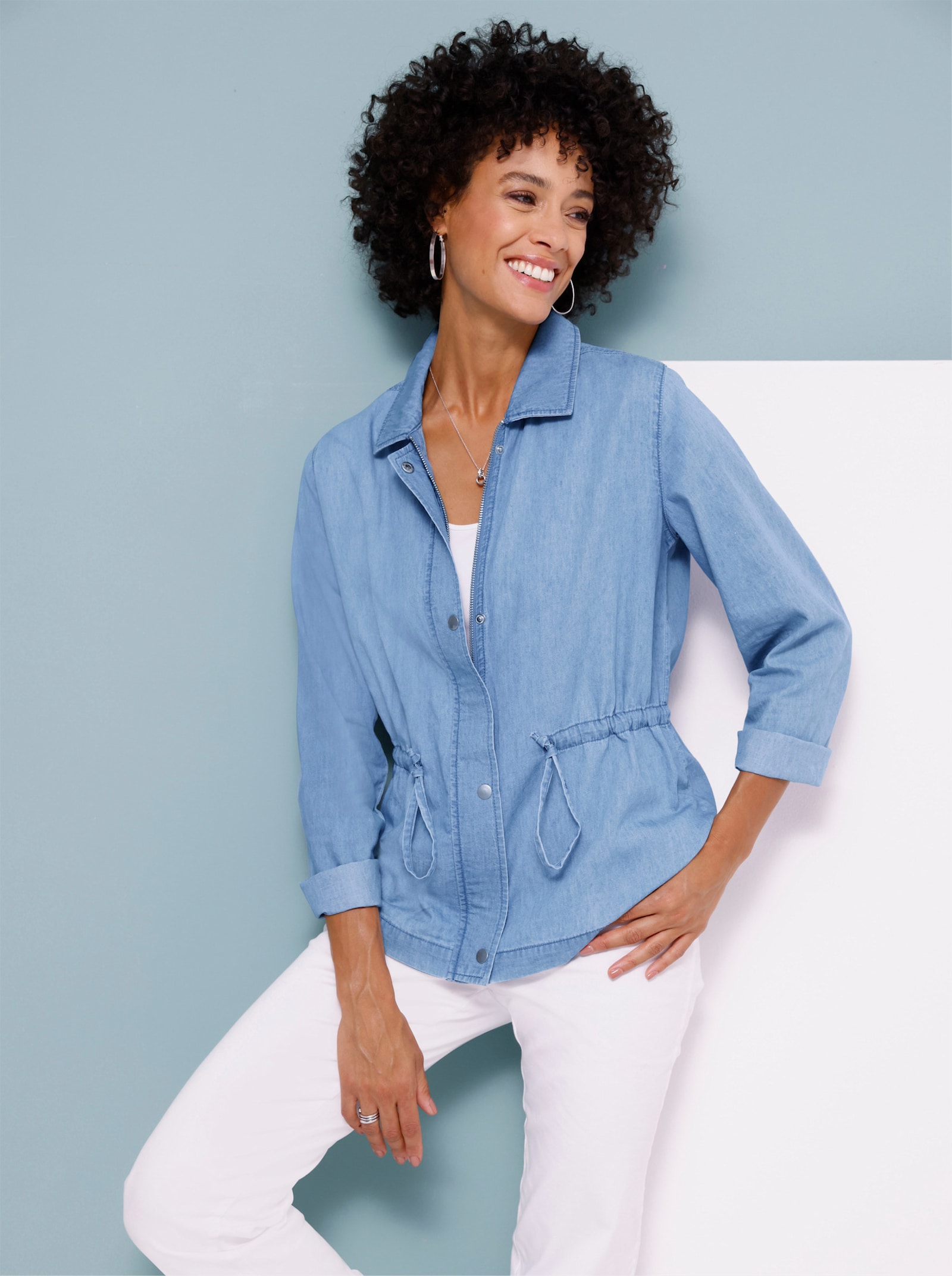 Džínová bunda se zapínáním na zip - bělená modrá