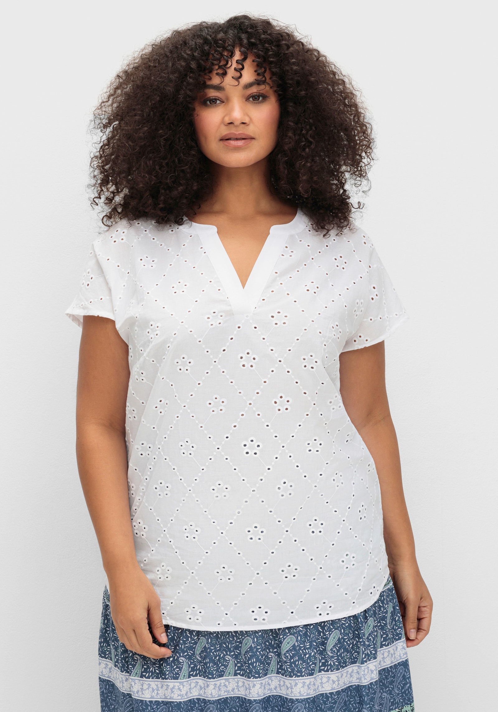 Schlupfbluse mit Lochstickerei - weiß