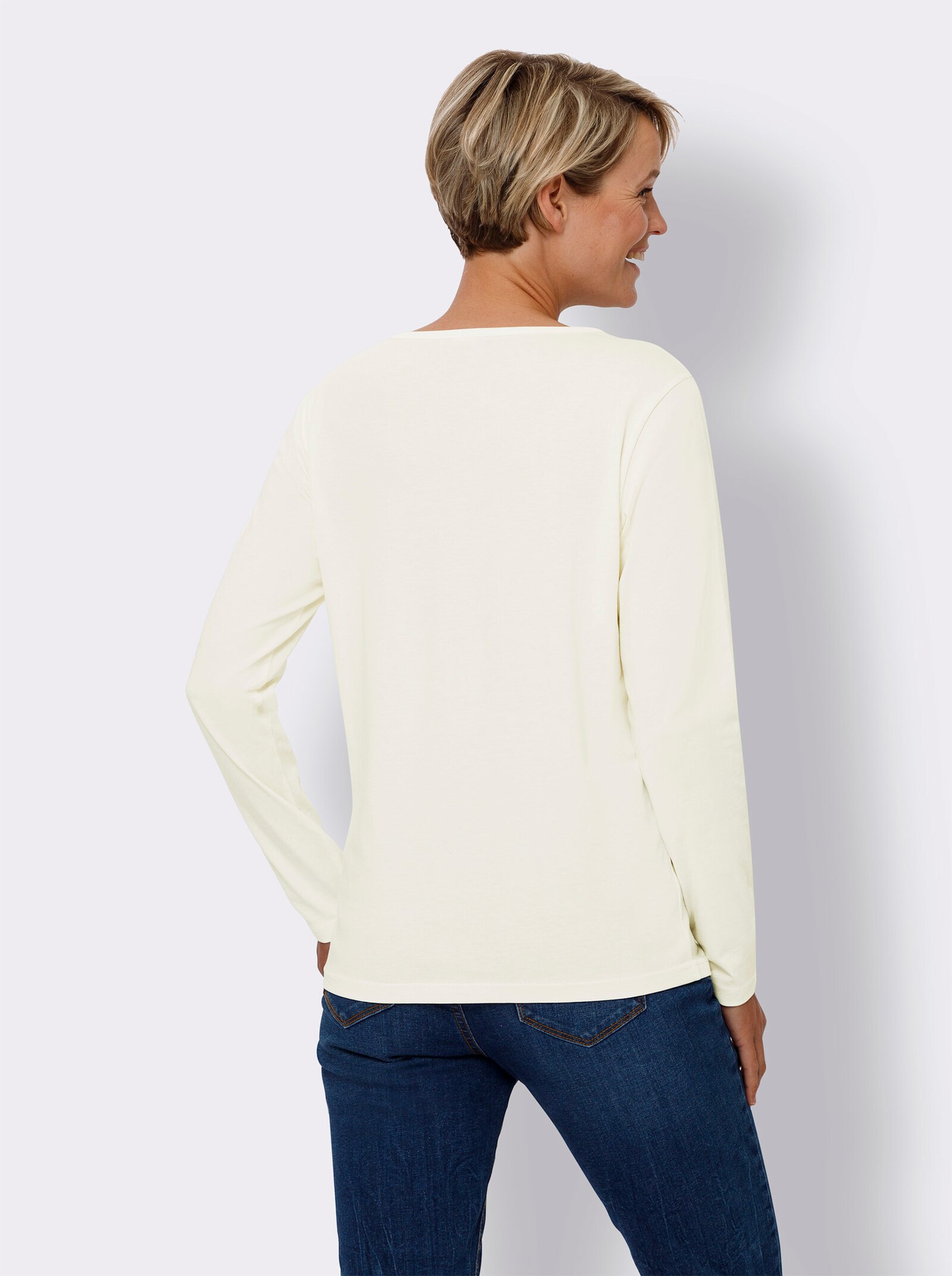 V-Shirt mit Lederimitat-Patch - ecru