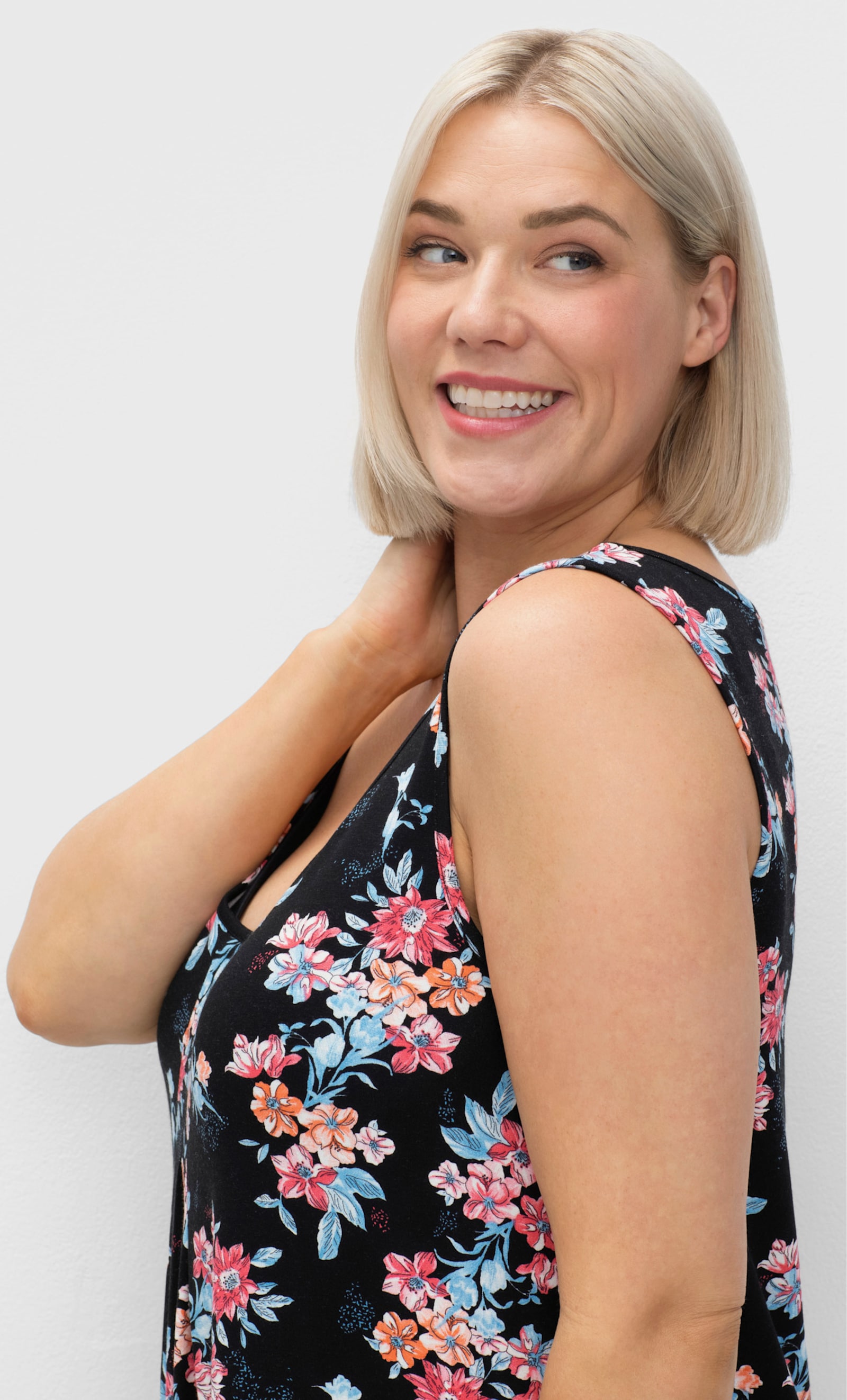 sheego Strandkleid mit Grafikprint - schwarz-bunt