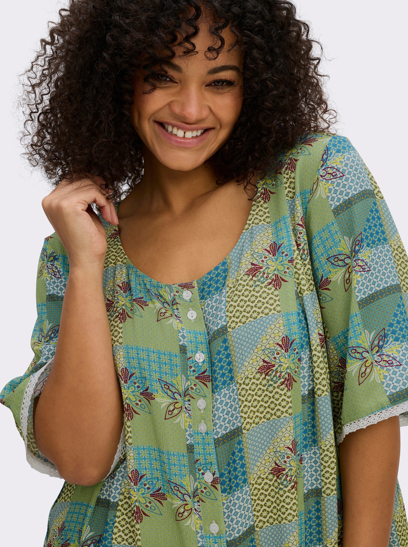 sheego Tunika mit Knopfleiste und Alloverdruck - ecru-pistazie-bedruckt