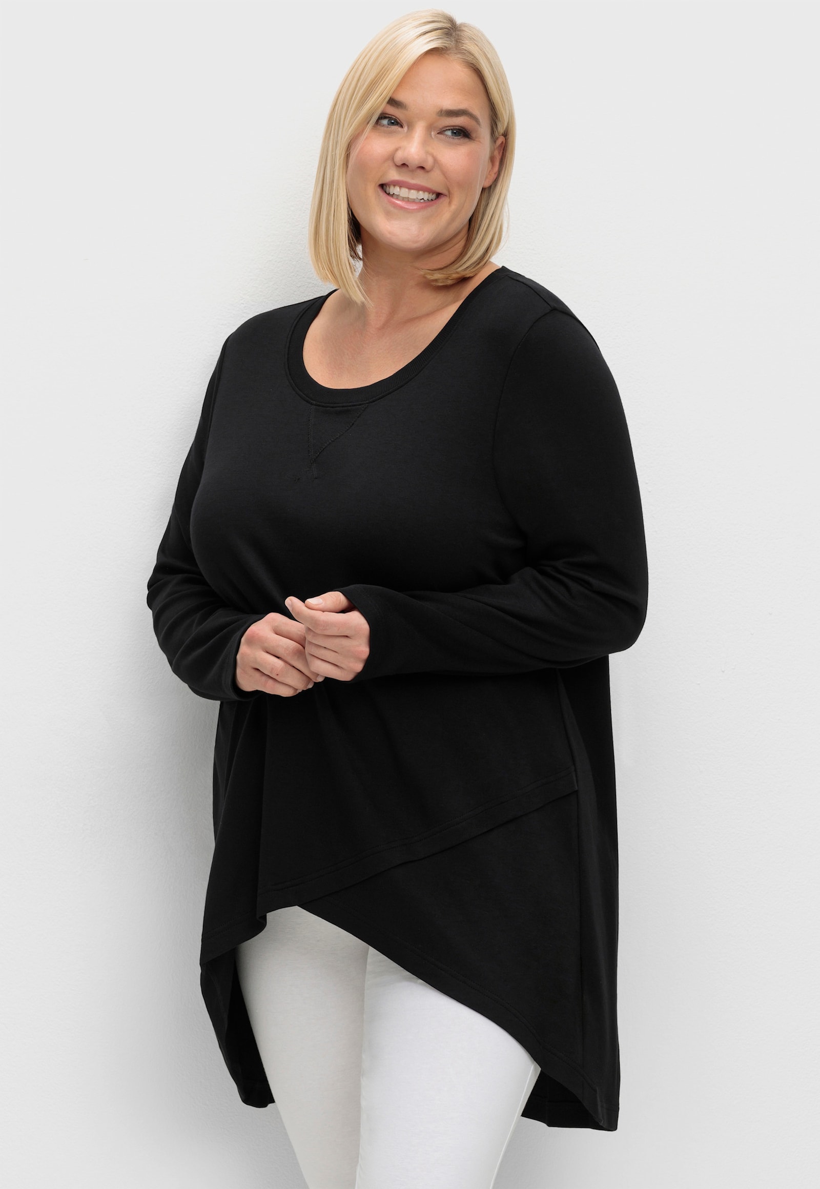 sheego Shirt met lange mouwen in wikkellook - zwart