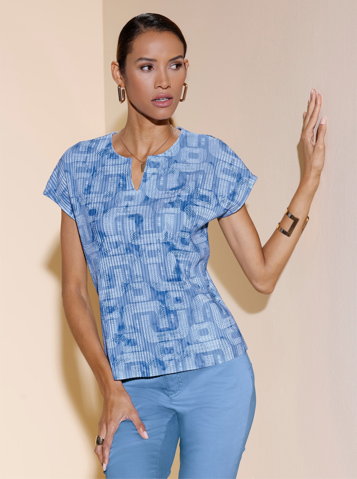 Plissee-Shirt mit Grafikdruck - himmelblau-ecru-bedruckt