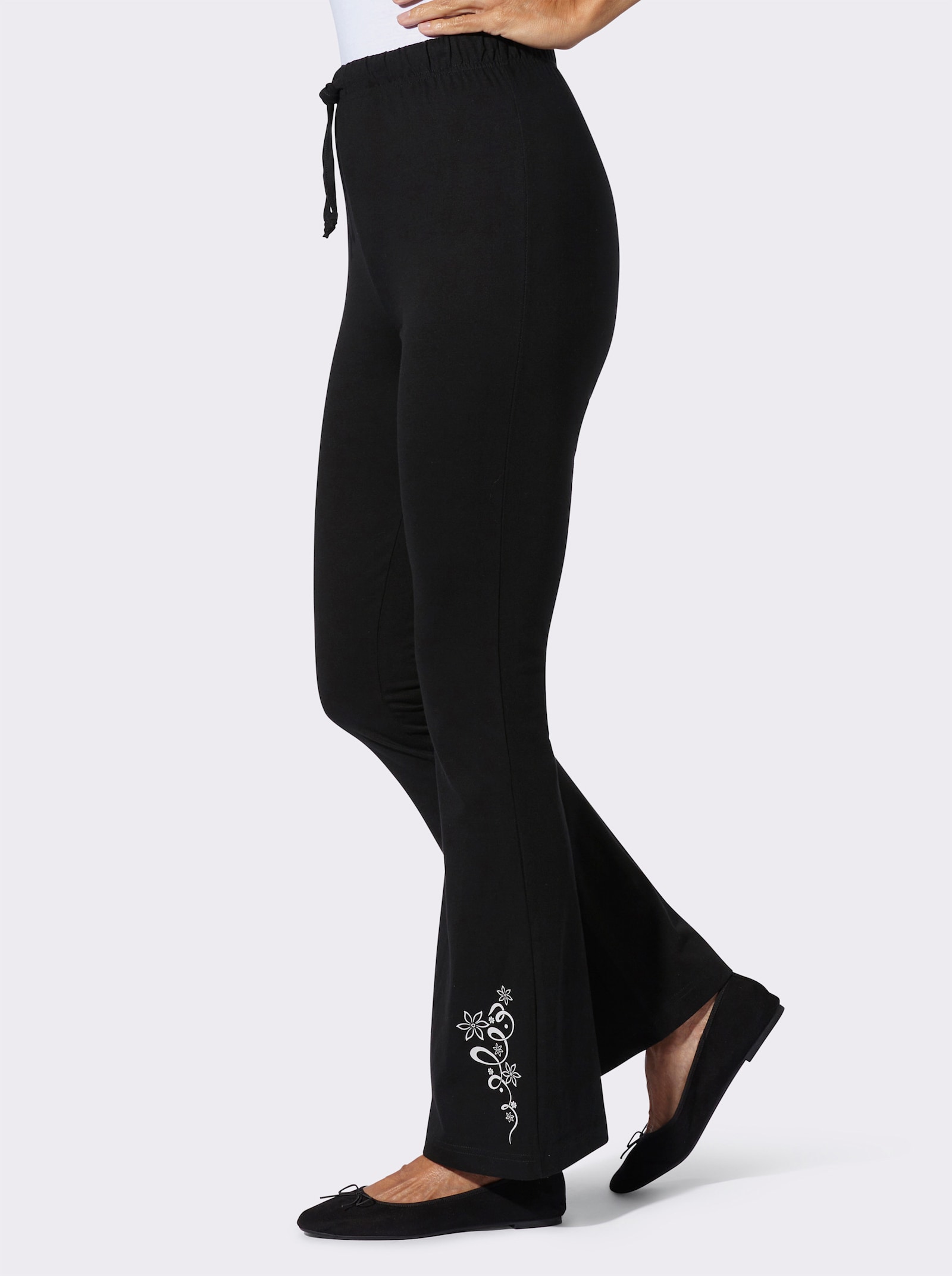 Freizeithose mit platziertem Grafik-Druck - schwarz