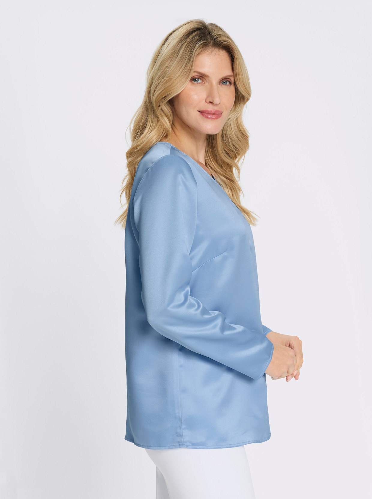 Satinbluse mit Schlitz am Ausschnitt - eisblau