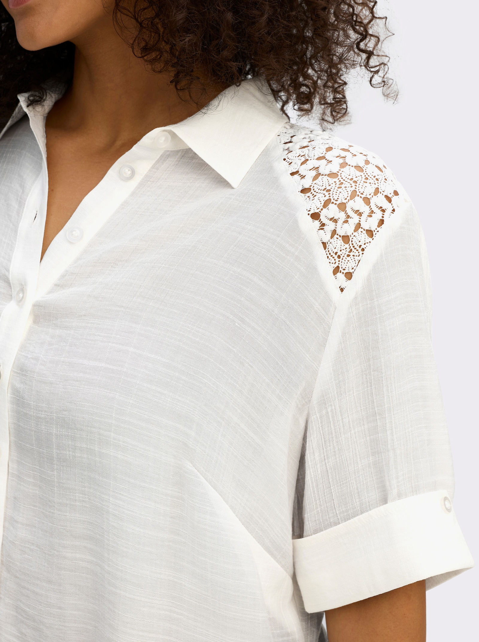 sheego by Joe Browns Spitzenbluse mit Zipfelsaum - weiß