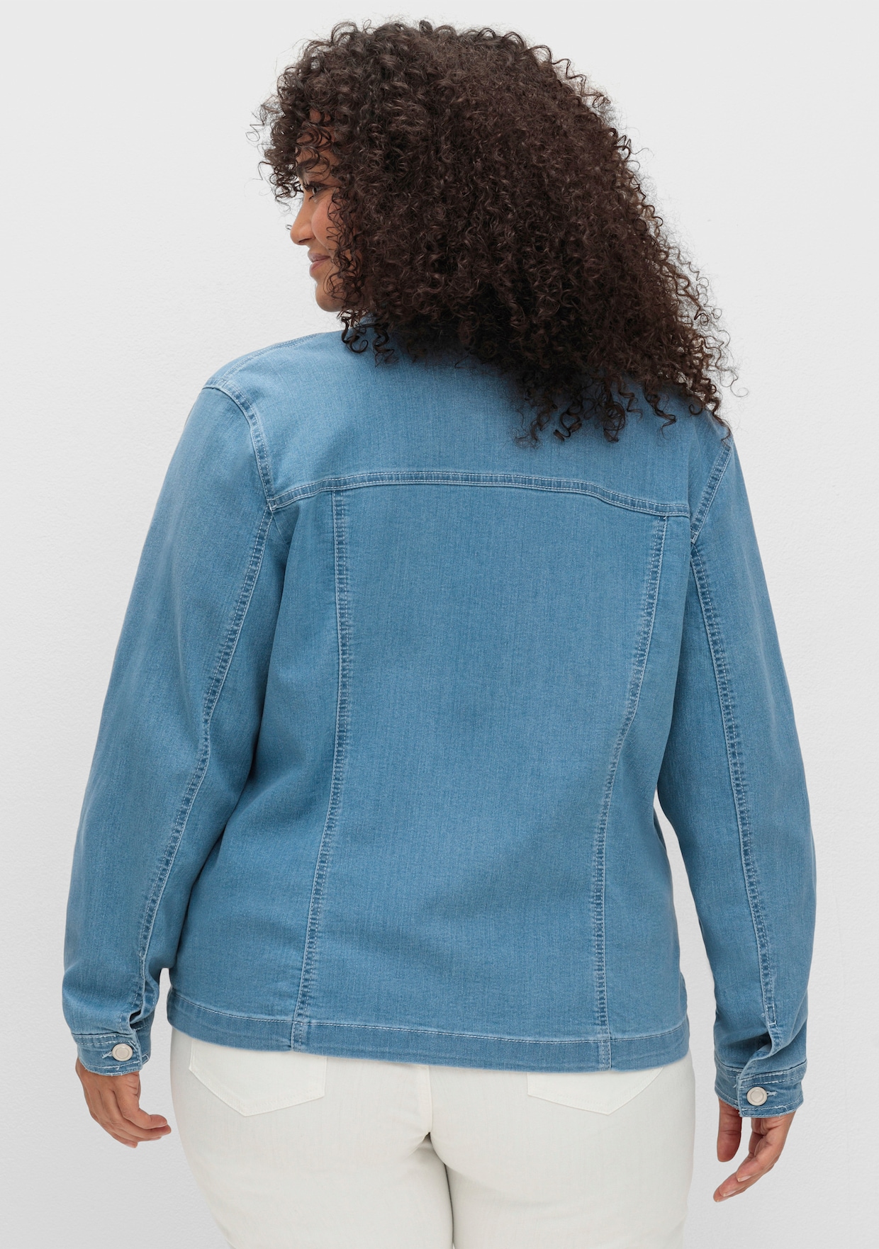 Jeansjacke mit aufgesetzten Brusttaschen - blue-bleached