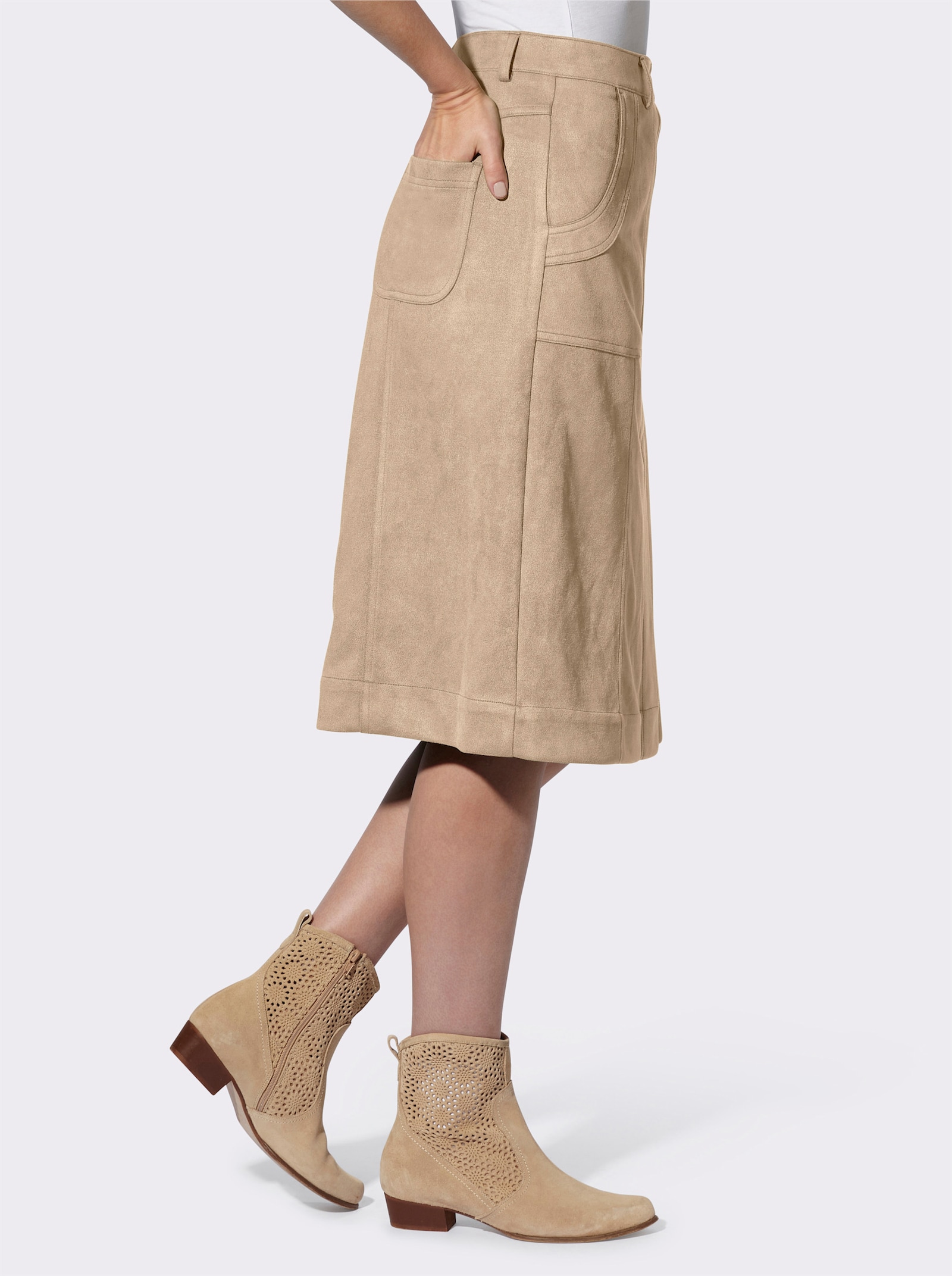 Lederimitatrock mit goldfarbenen Knöpfen - beige