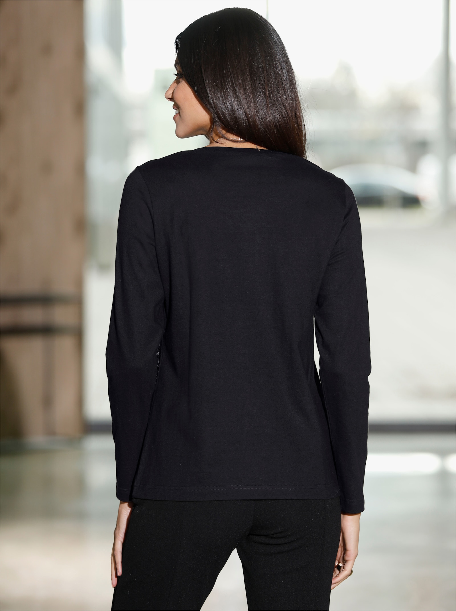 Sweatshirt met sierogen en studs - zwart