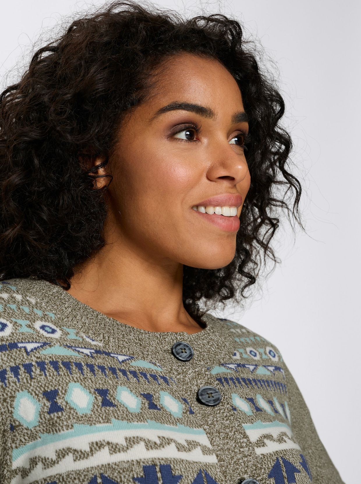 Longstrickjacke im Norweger-Muster - oliv-royalblau-gemustert