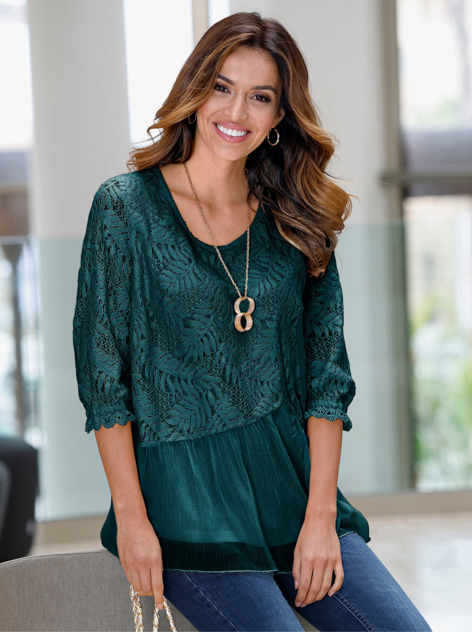 Chiffonblouse met katoenen kant - petrol