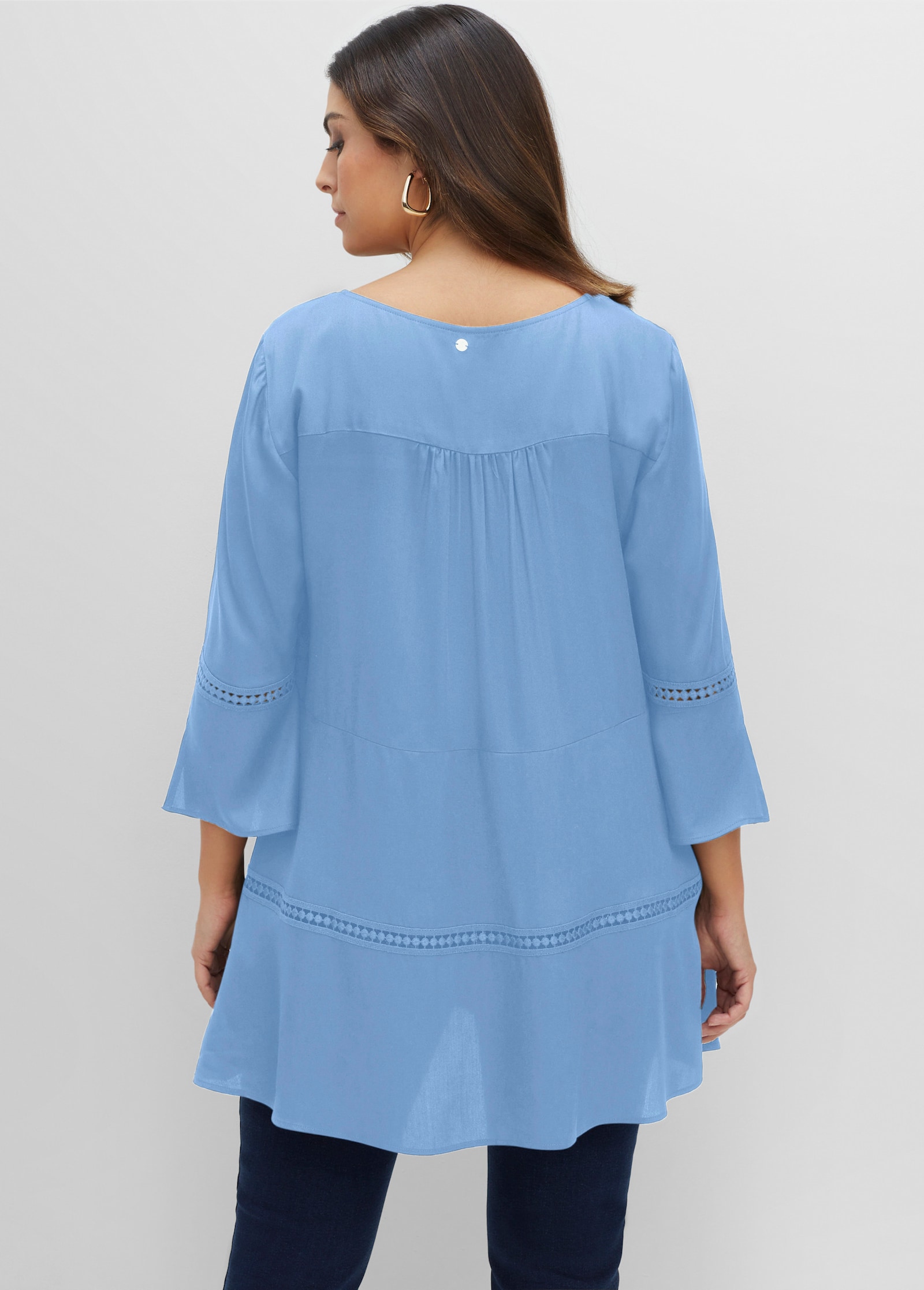 sheego Tunika mit Lochmusterdetails, in A-Linie - himmelblau