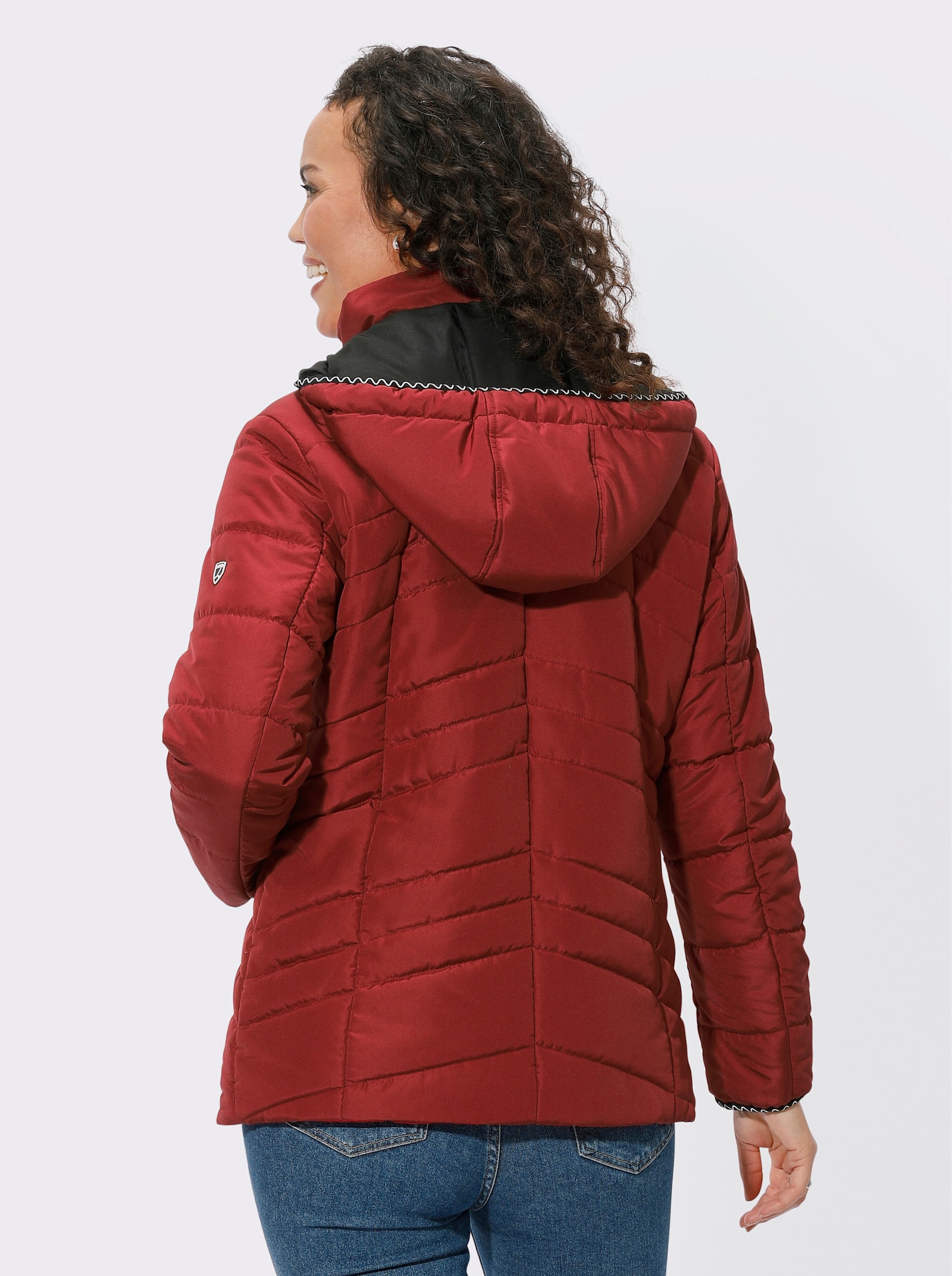 Gewatteerde jas met afneembare capuchon - kers