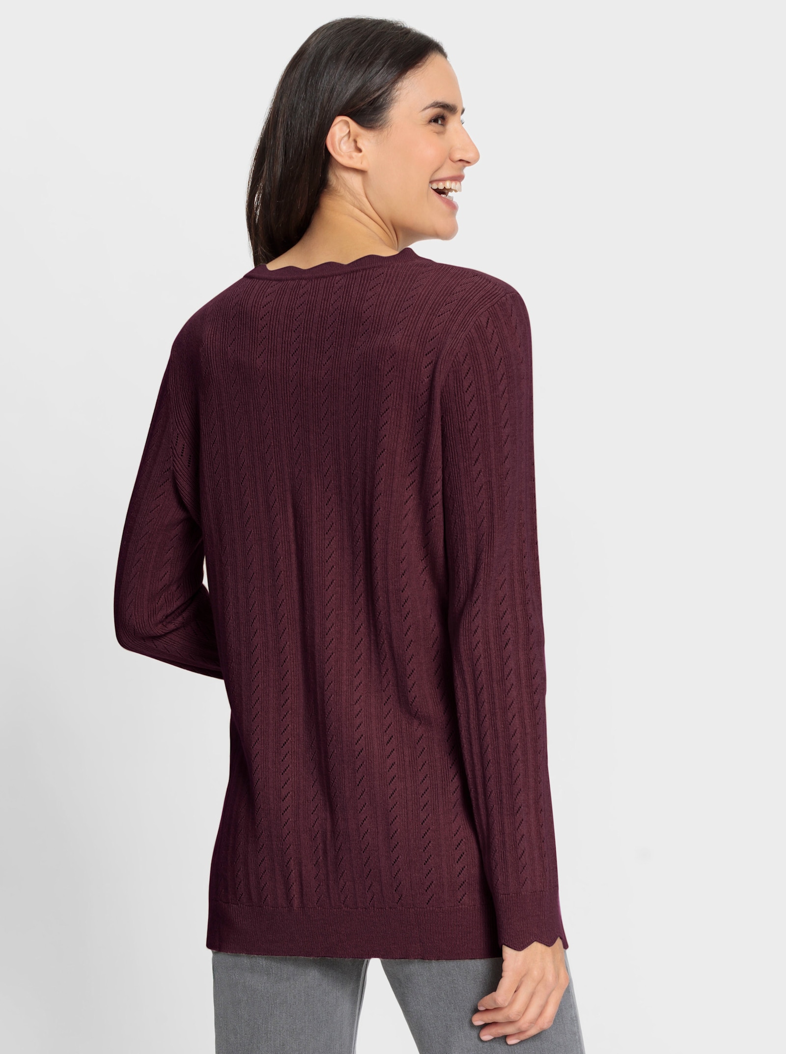 Ajourstrickjacke im Mix aus Rippstruktur und Ajour - burgund