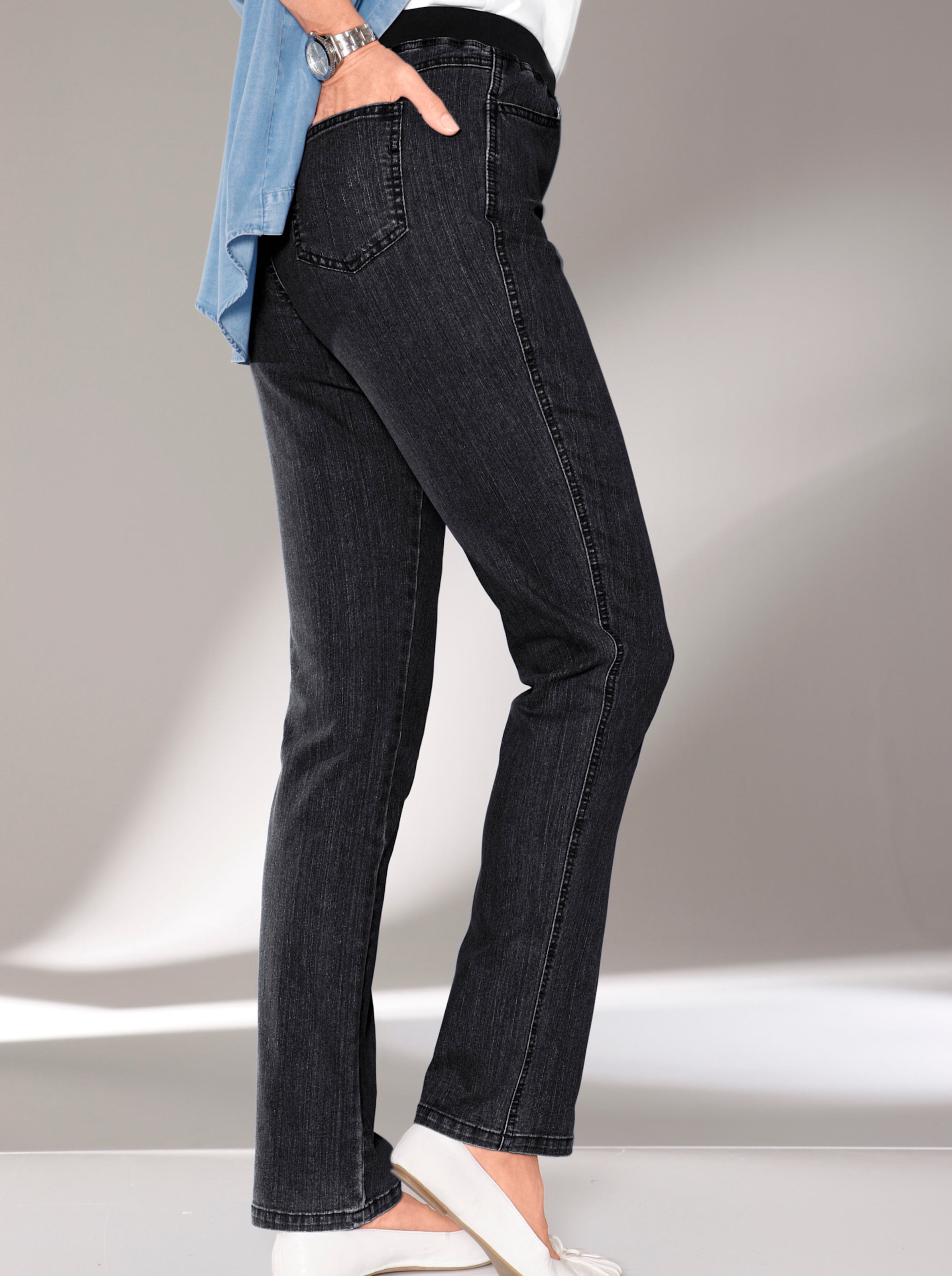 Jeans günstig Kaufen-Stretch-Jeans in black-denim von heine. Stretch-Jeans in black-denim von heine <![CDATA[Tragekomfort garantiert: In dieser Jeans werden Sie sich bei allem was Sie vorhaben rundum wohlfühlen! Möglich machen das die weiche Stretch-Qualität und der supers