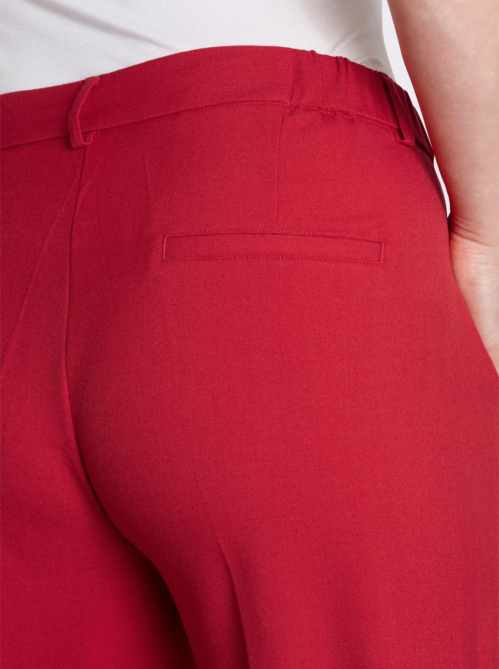 Hose mit Bügelfalten - rot