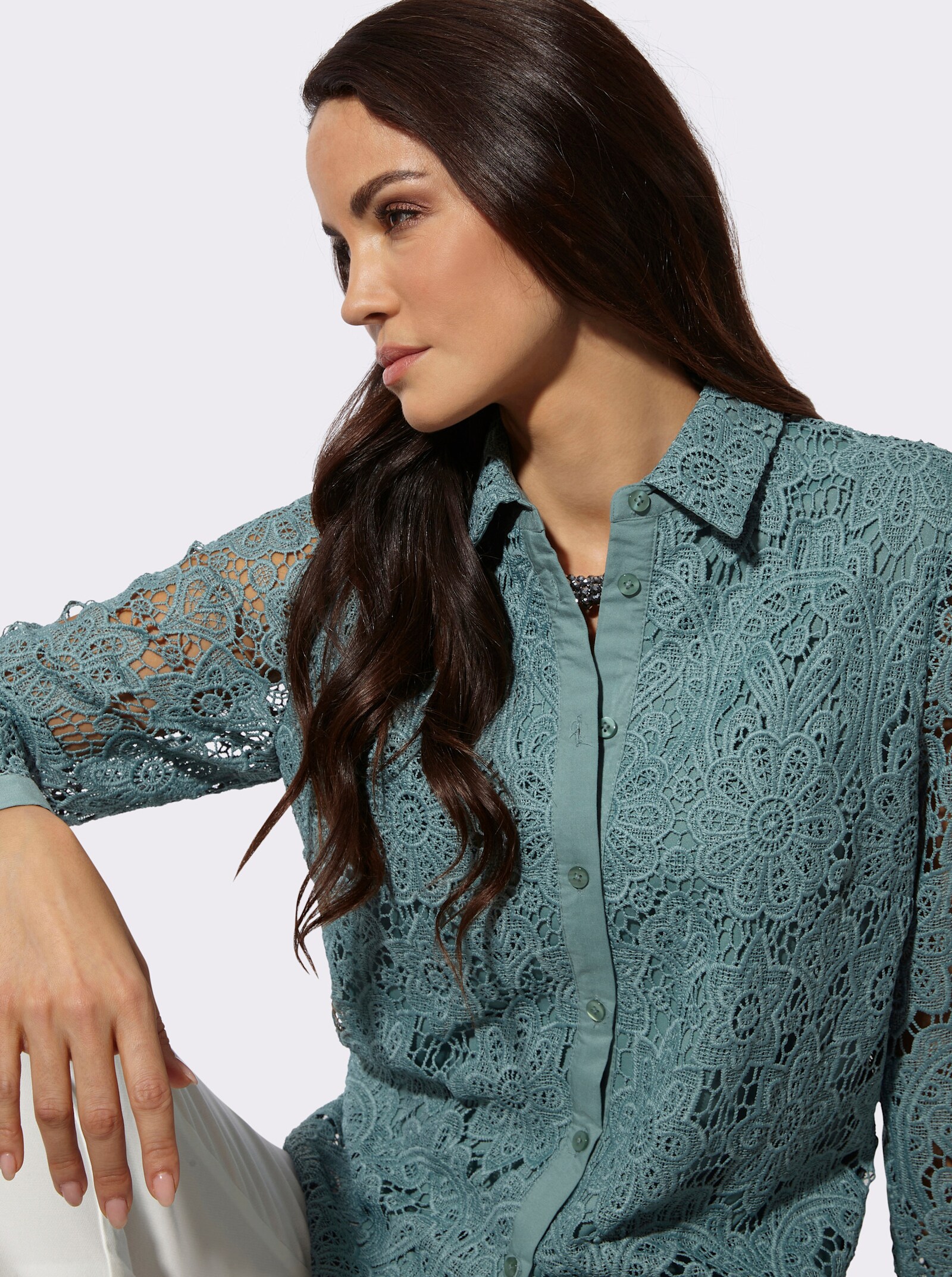 Spitzenbluse mit Hemdkragen - jade