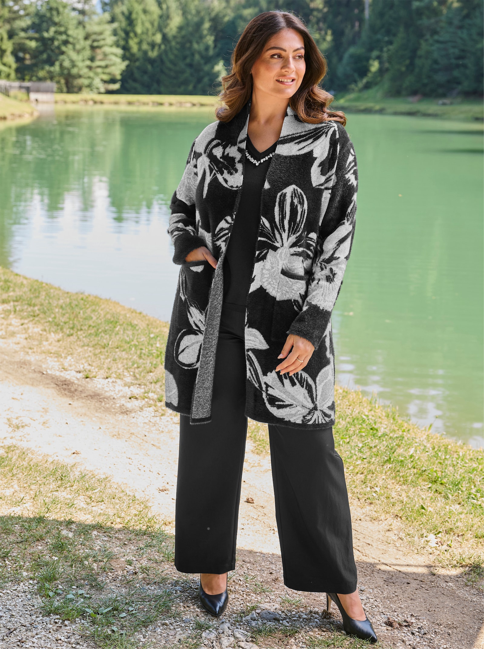 sheego Longstrickjacke mit Jaquardmuster - schwarz-elfenbein-gemustert