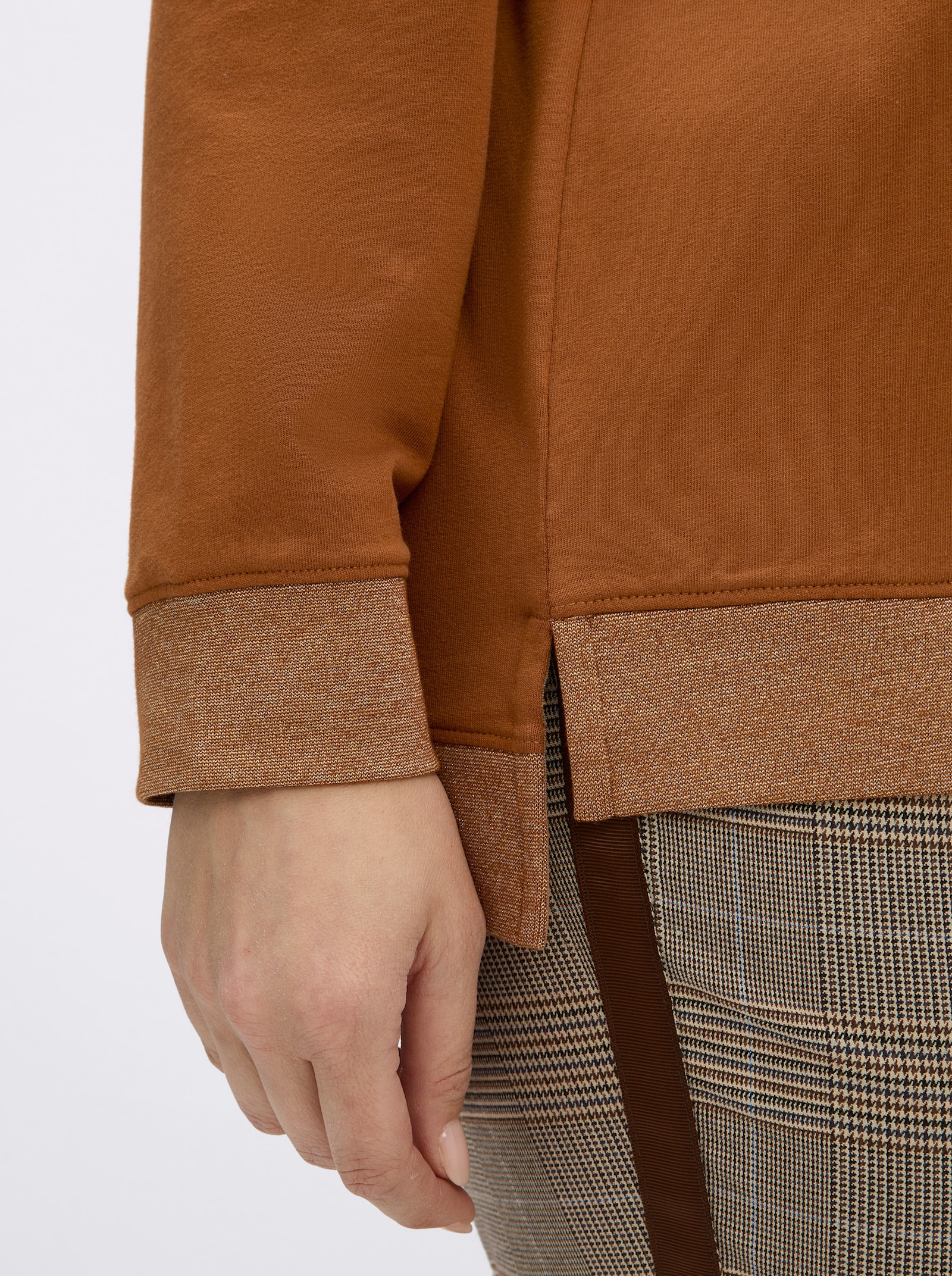 sheego Sweatshirt mit Glitzer-Details - cognac