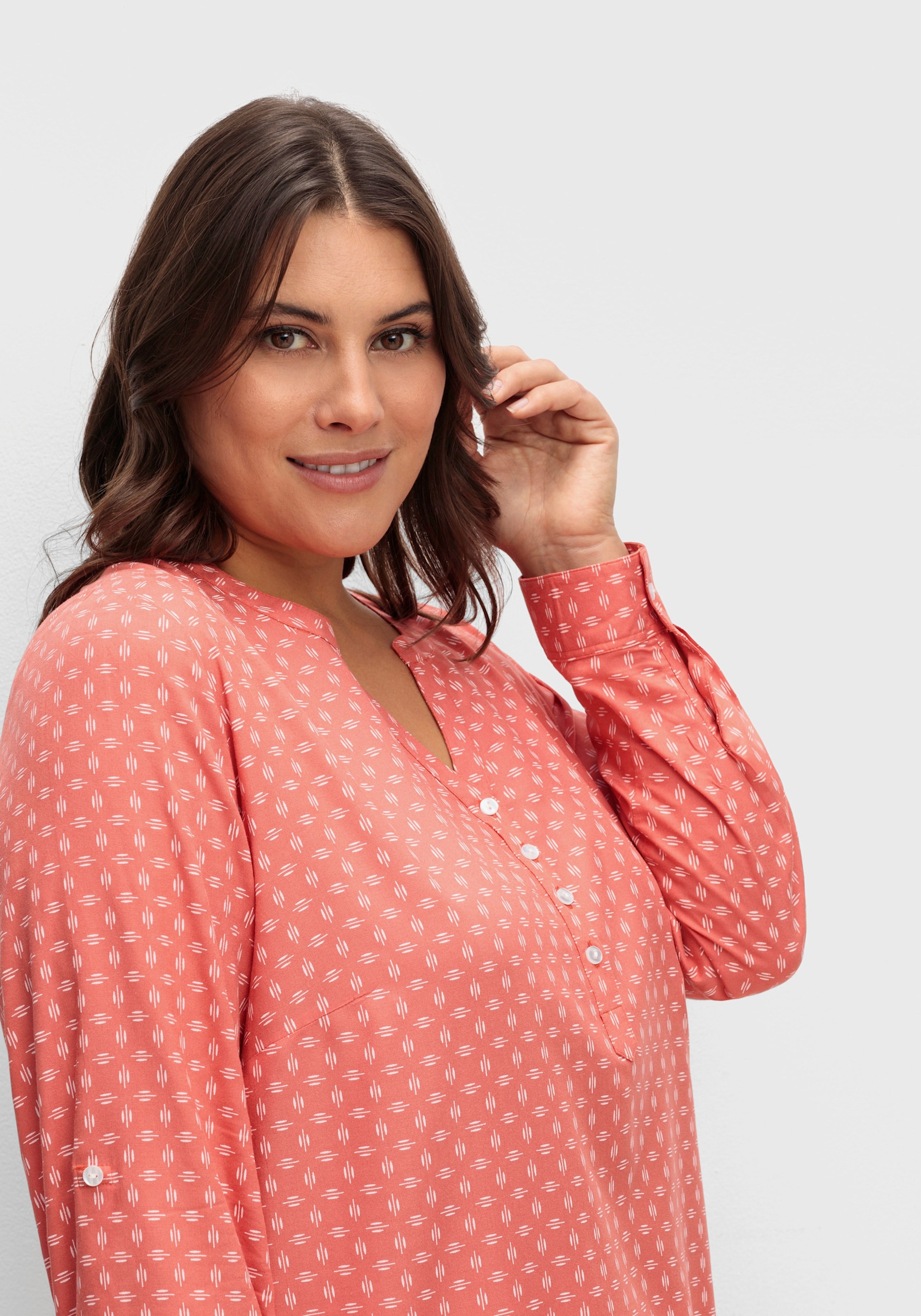 Schlupf-Bluse mit Minimal-Muster - koralle-weiß-bedruckt