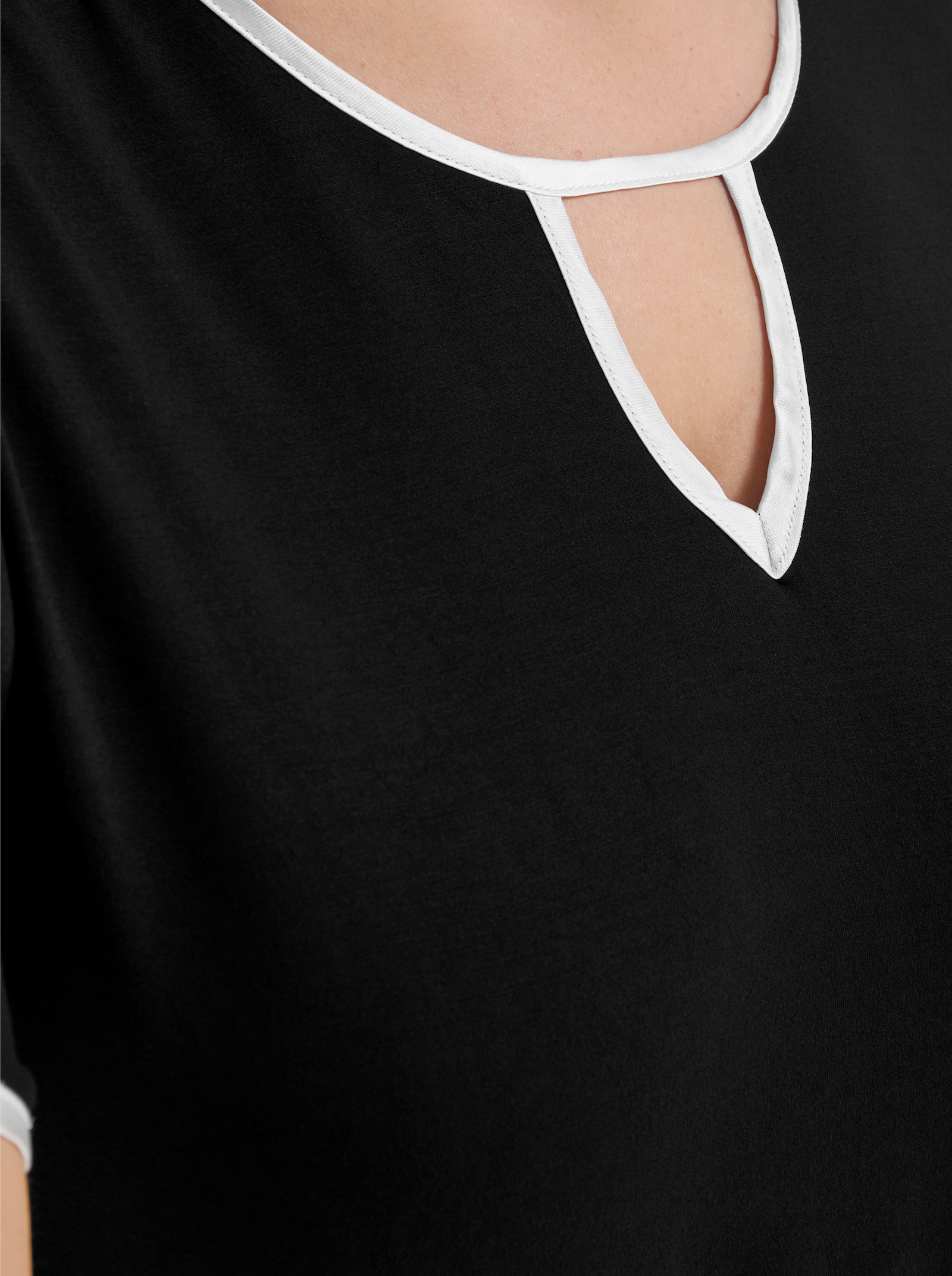 sheego Shirt in licht uitlopend model - zwart/champagne