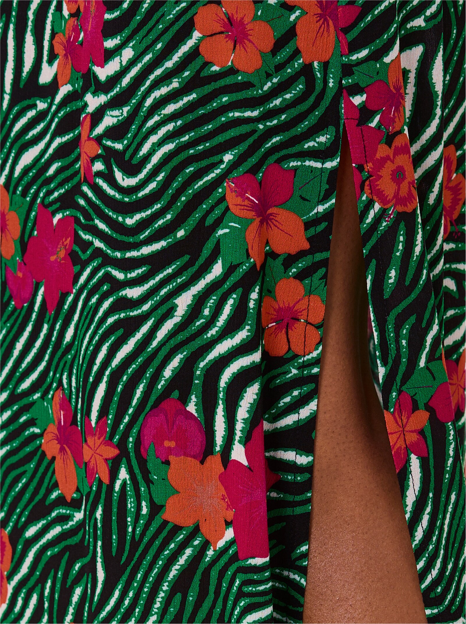 feel good Bade-Rock mit Dehnbund und Seitenschlitz - schwarz-apfel-bedruckt