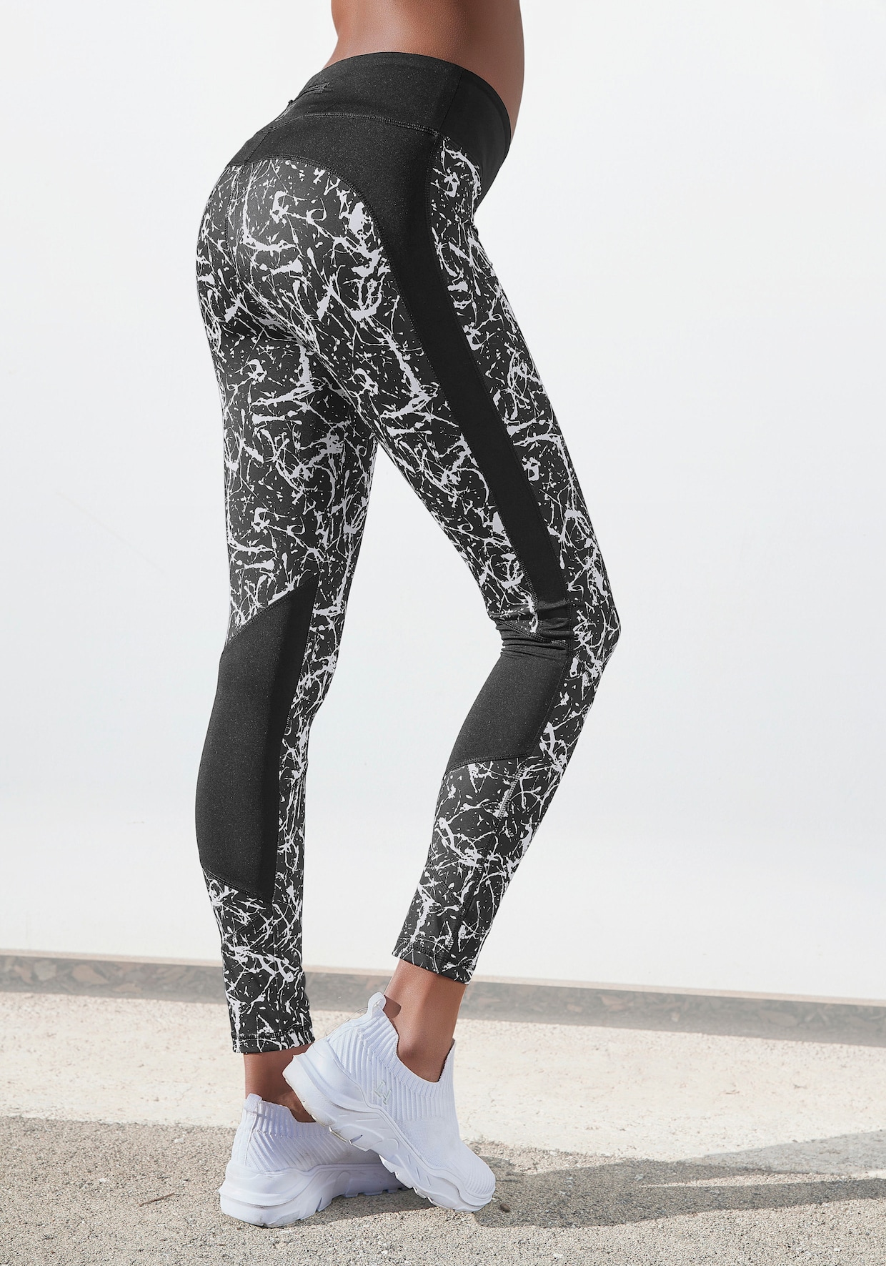 LASCANA ACTIVE Legging - zwart/marmer/wit