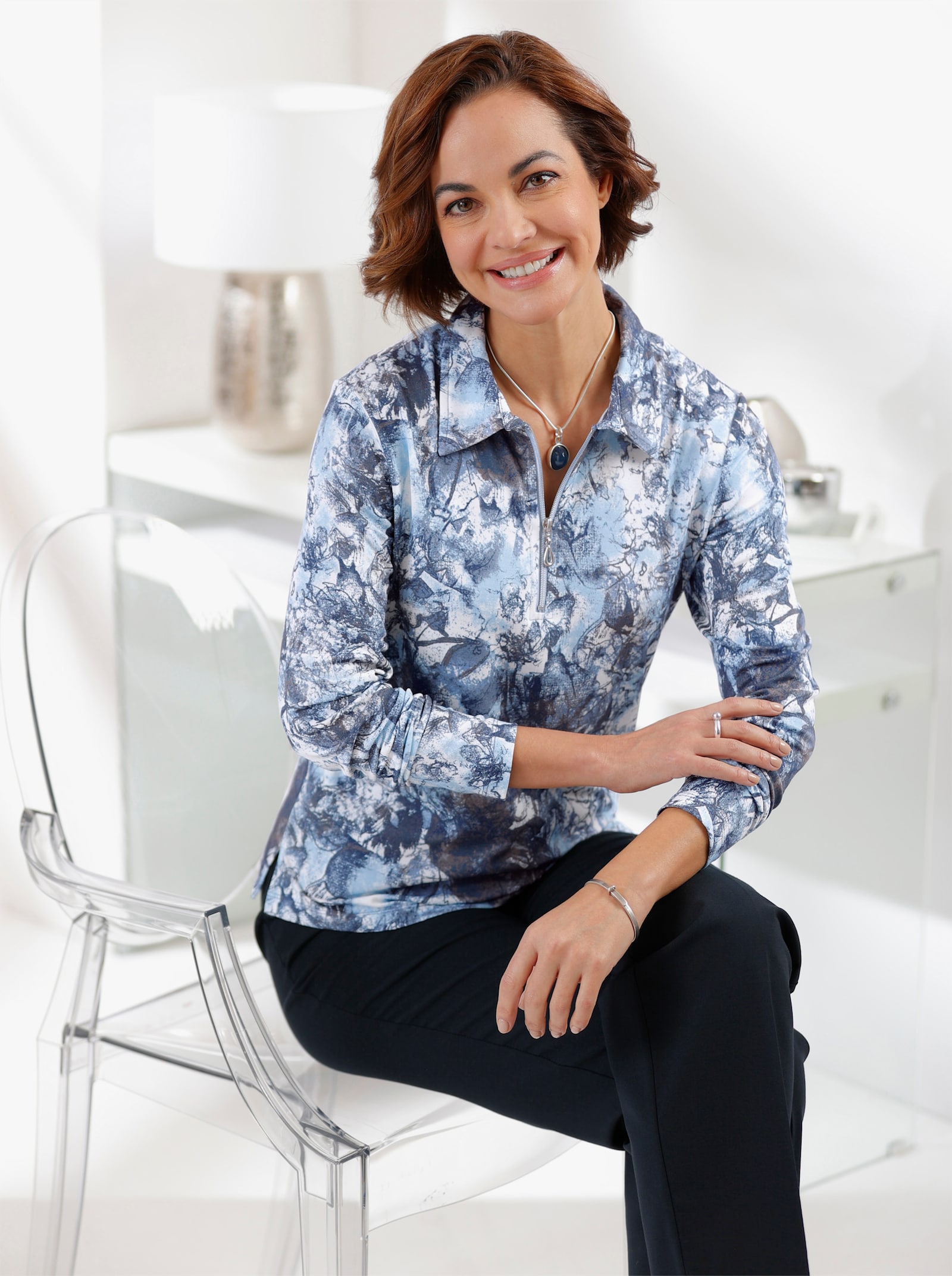 Poloshirt mit Reißverschluss - eisblau-marine-bedruckt