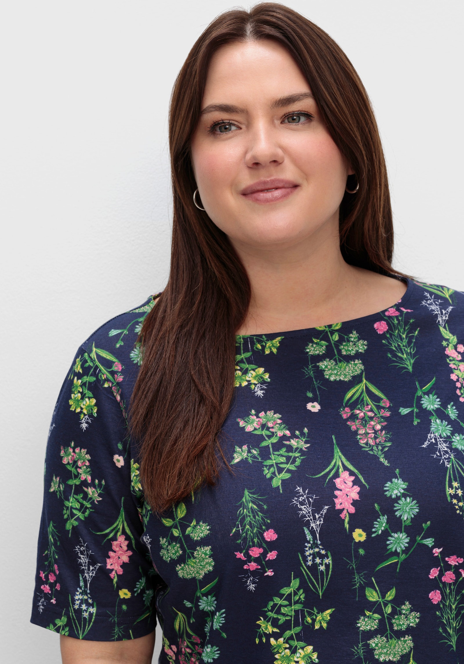 Rundhalsshirt im floralen Dessin - marine-altrosa-bedruckt