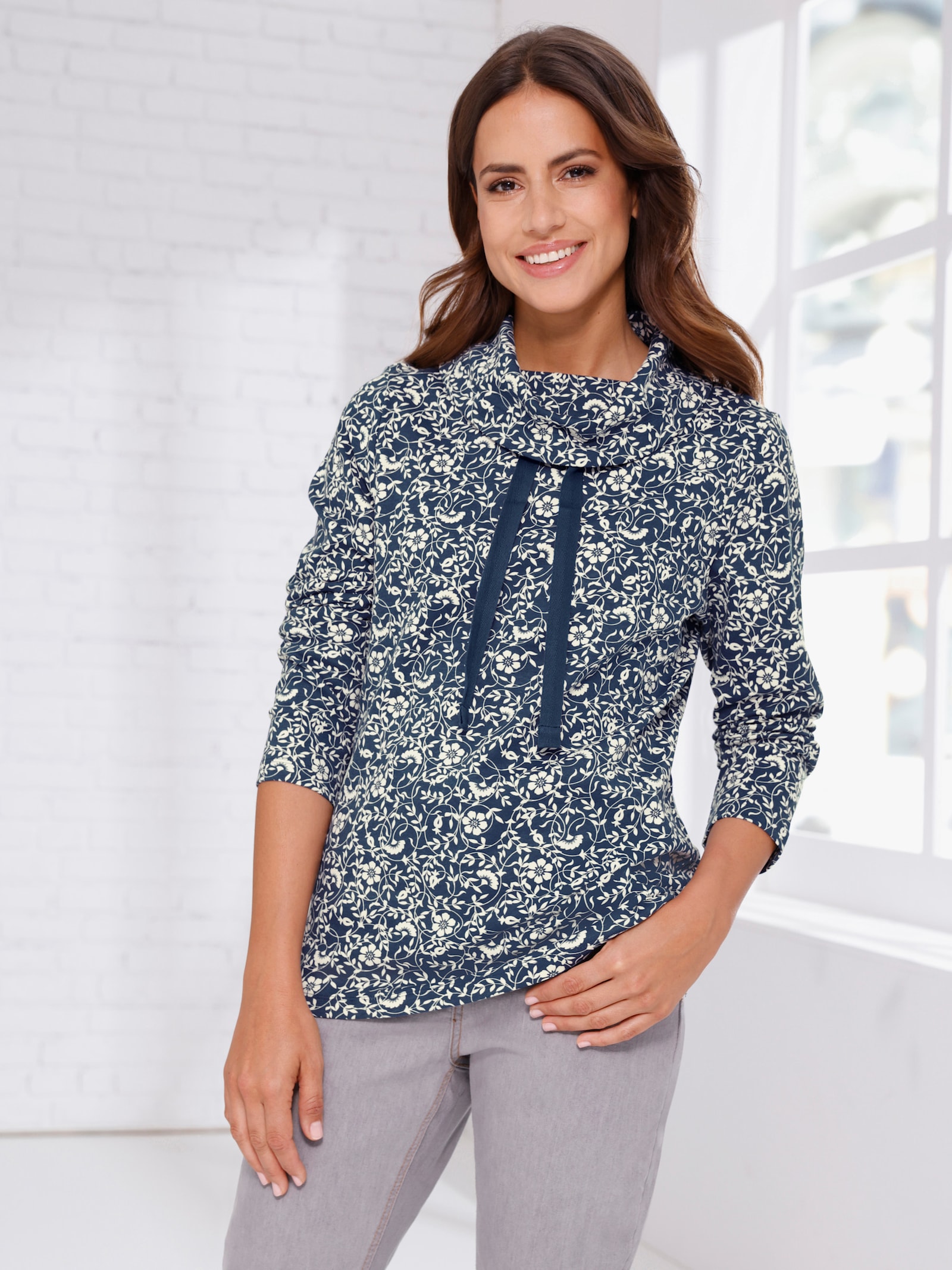 Sweatshirt mit weitem Rollkragen - dunkelblau-champagner-bedruckt