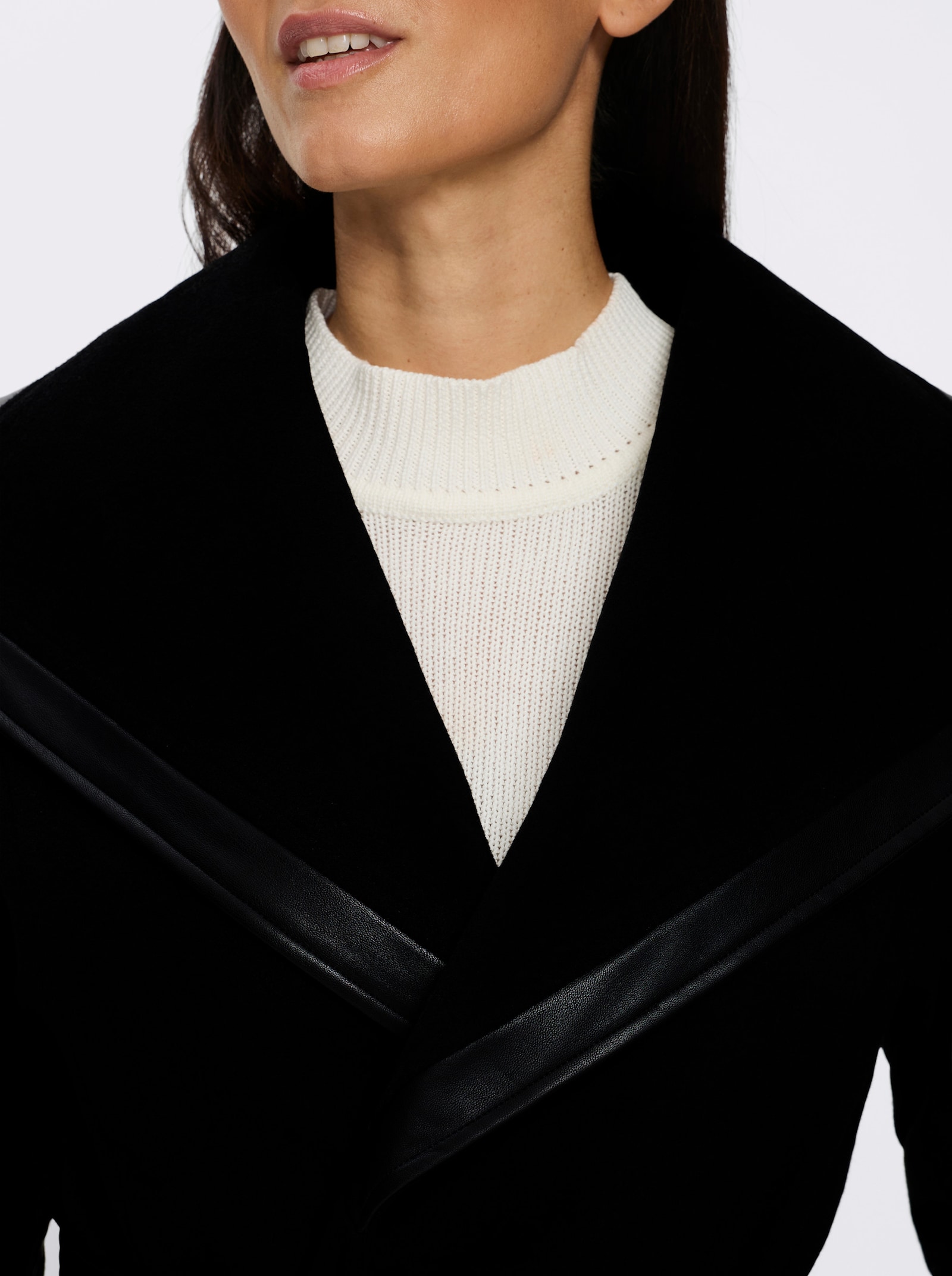 heine Kurzmantel mit Lederimitat-Akzente - schwarz