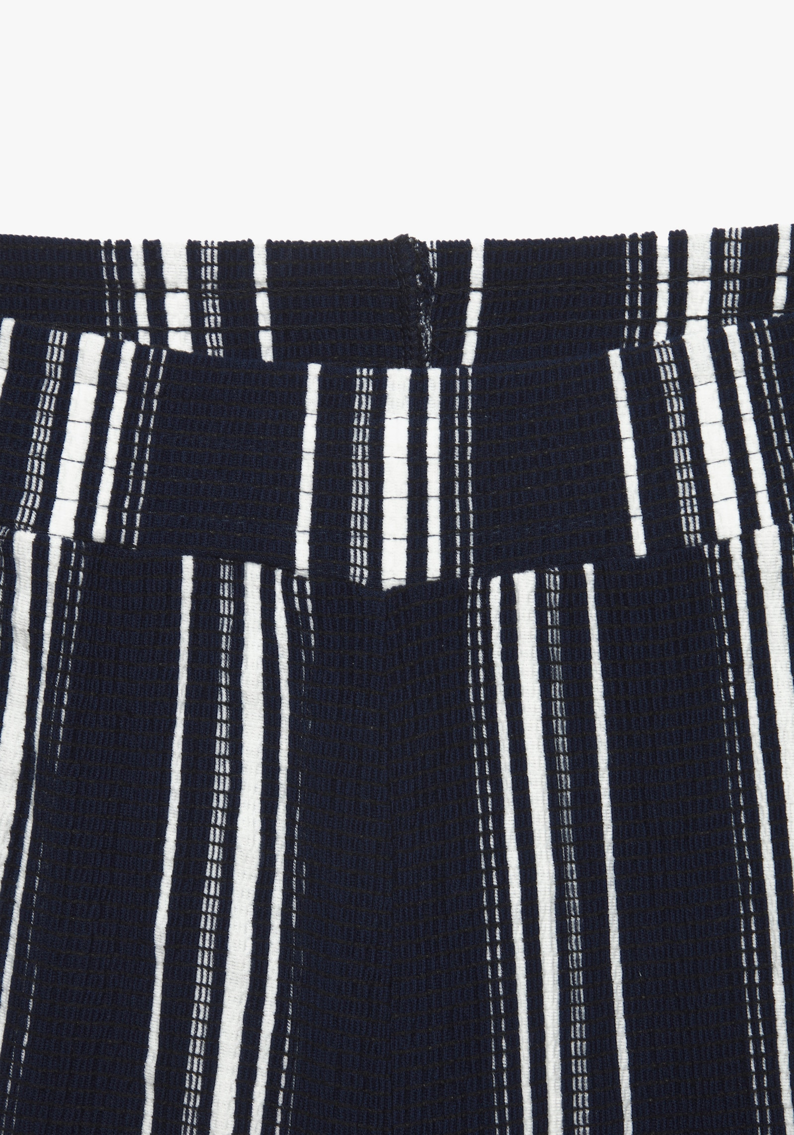LASCANA Shorts - marine-weiss gestreift