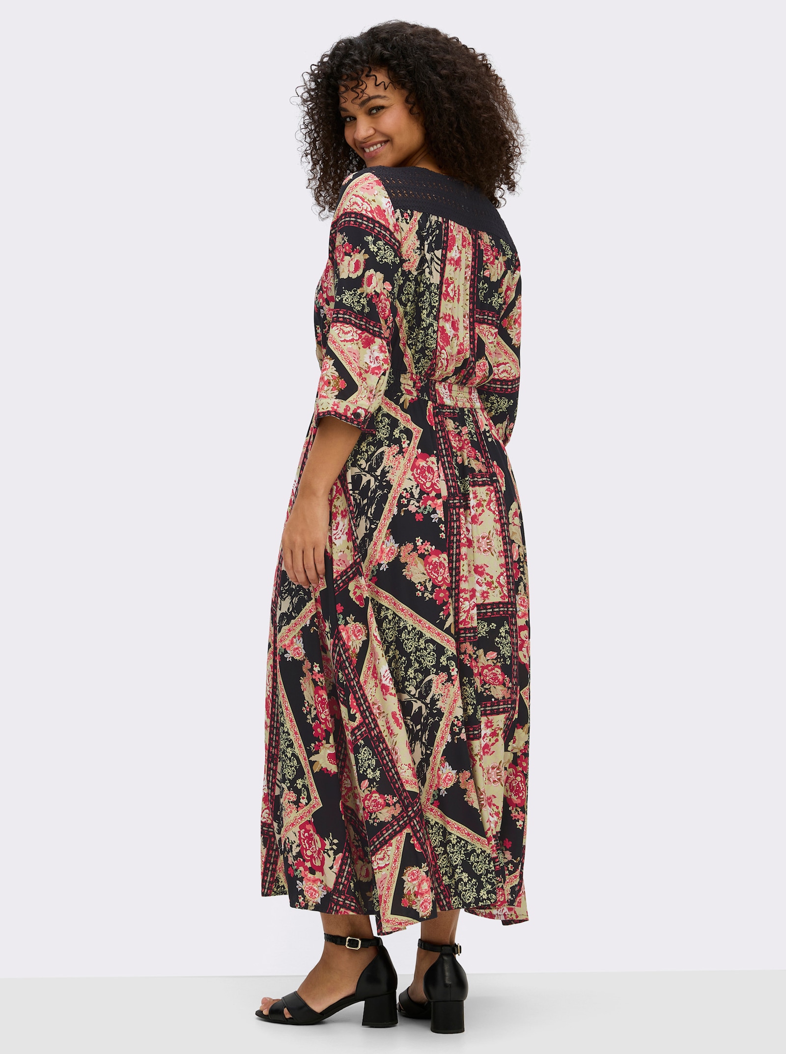 sheego by Joe Browns A-Linien-Kleid mit Muster im Patchwork-Stil - schwarz-kirsche-gemustert