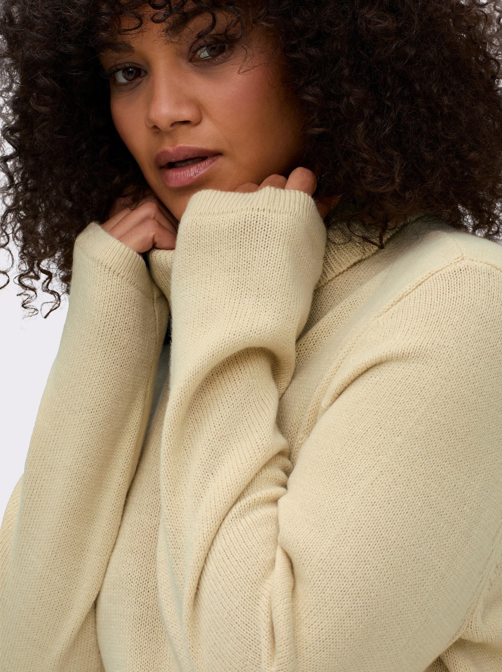 sheego Rollkragenpullover in A-Linie - sand