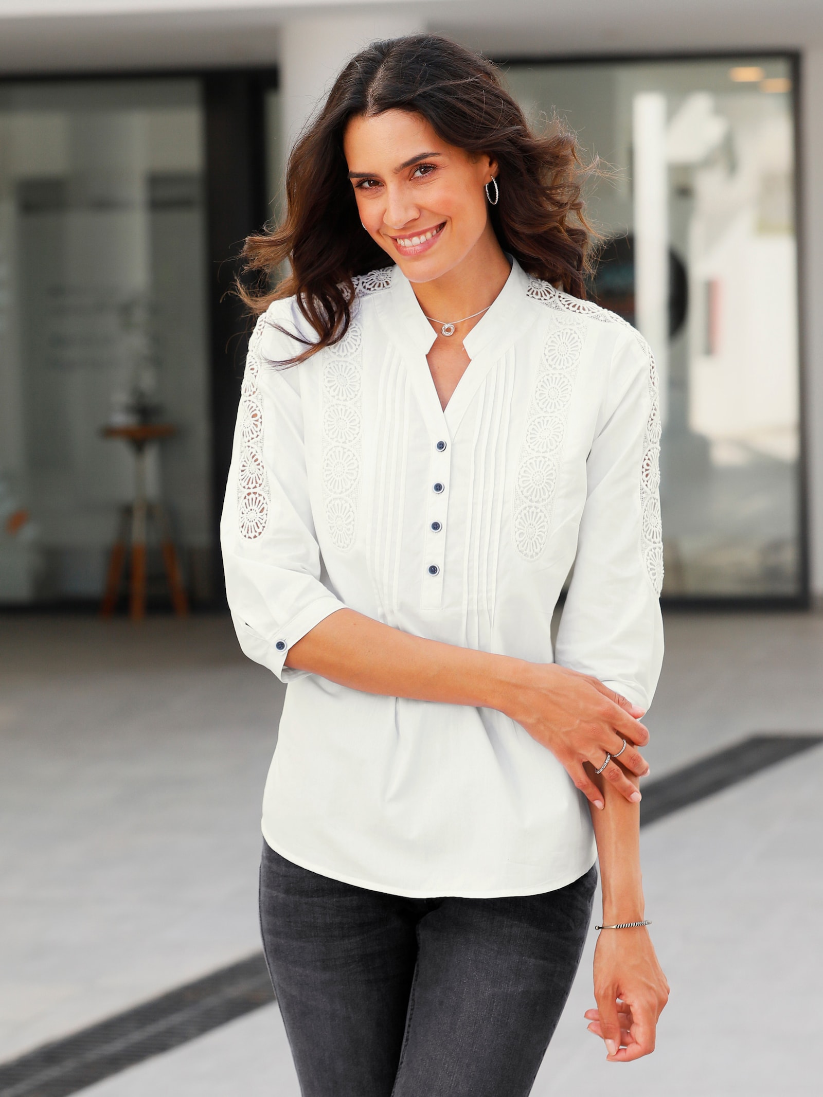 Spitzenbluse mit Biesenverzierung - ecru