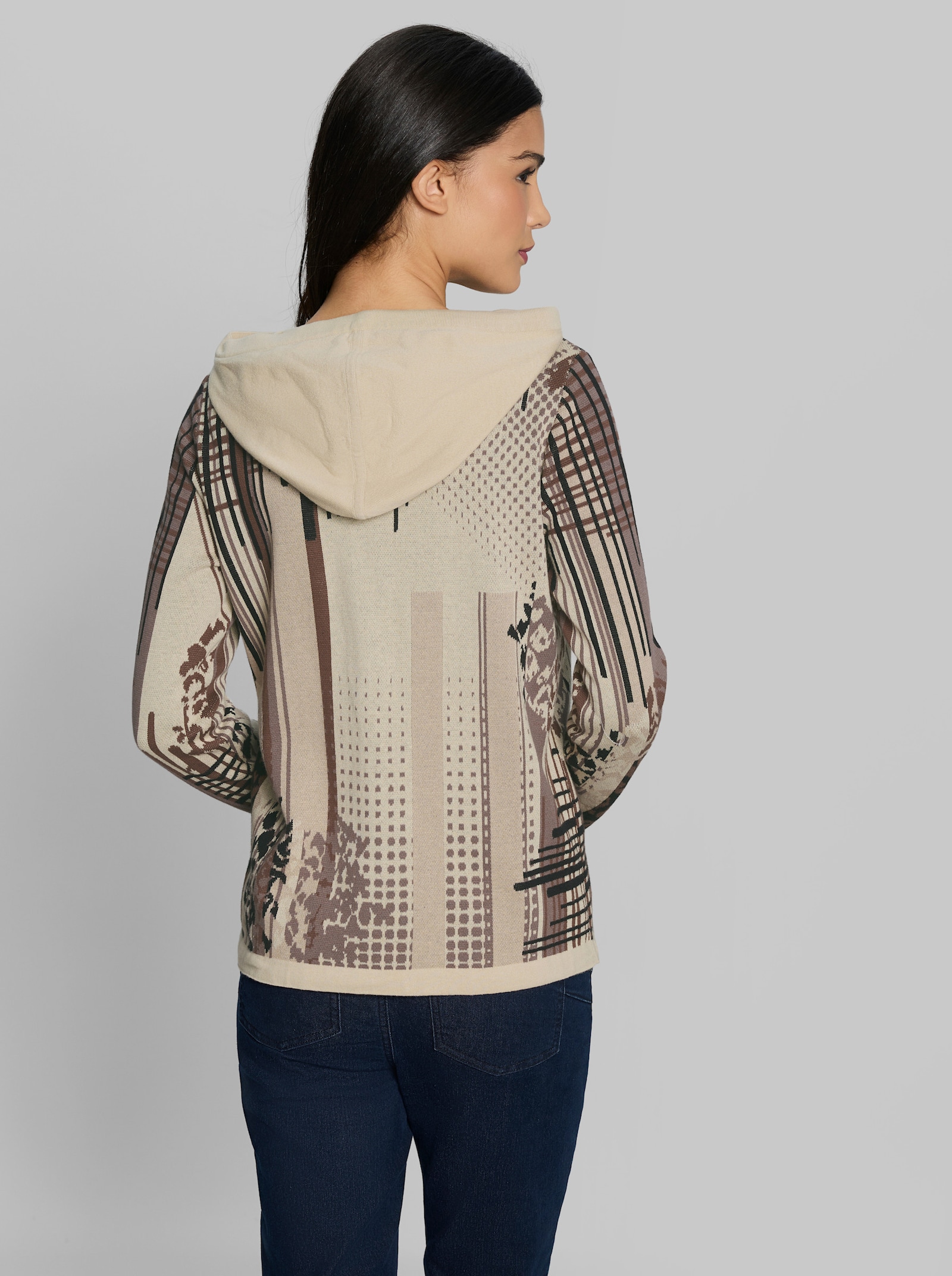 heine Kapuzenstrickjacke mit Ziersteinchen - sand-schwarz-bedruckt