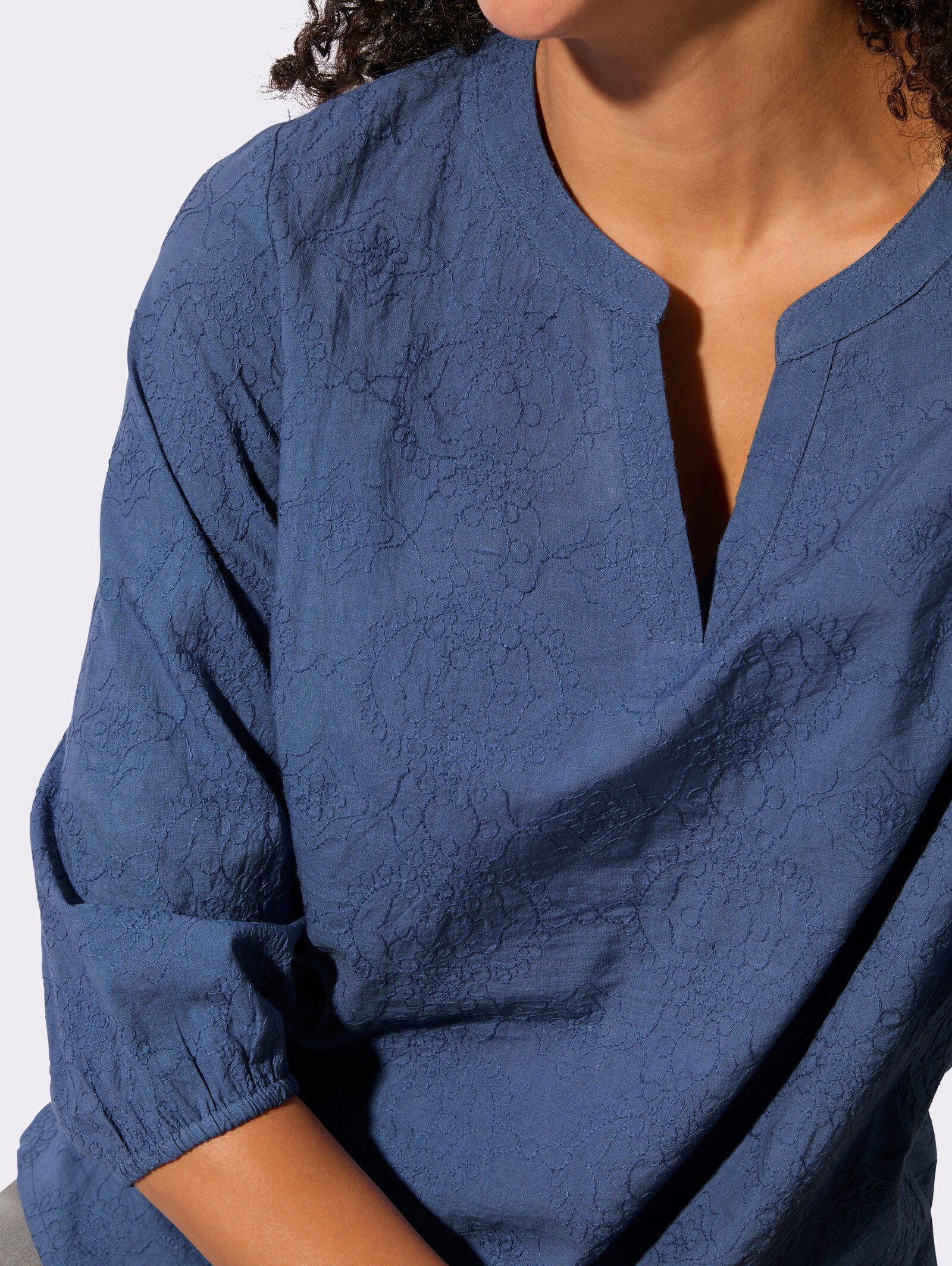 Impressionen Baumwollbluse mit Ton-in-Ton-Stickerei - jeansblau