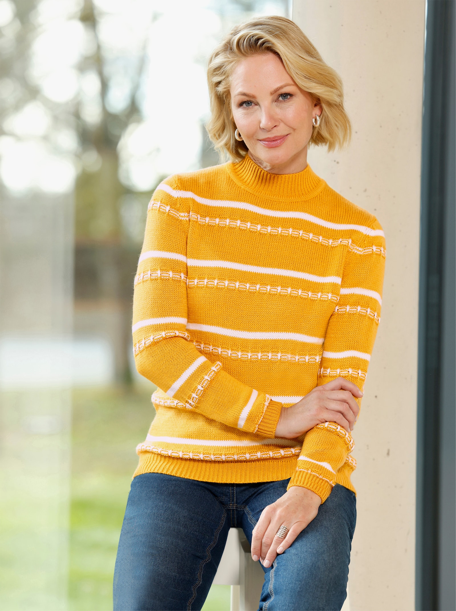 Pullover met opstaande kraag in blijvend mooie kwaliteit - oker/ecru gedessineerd