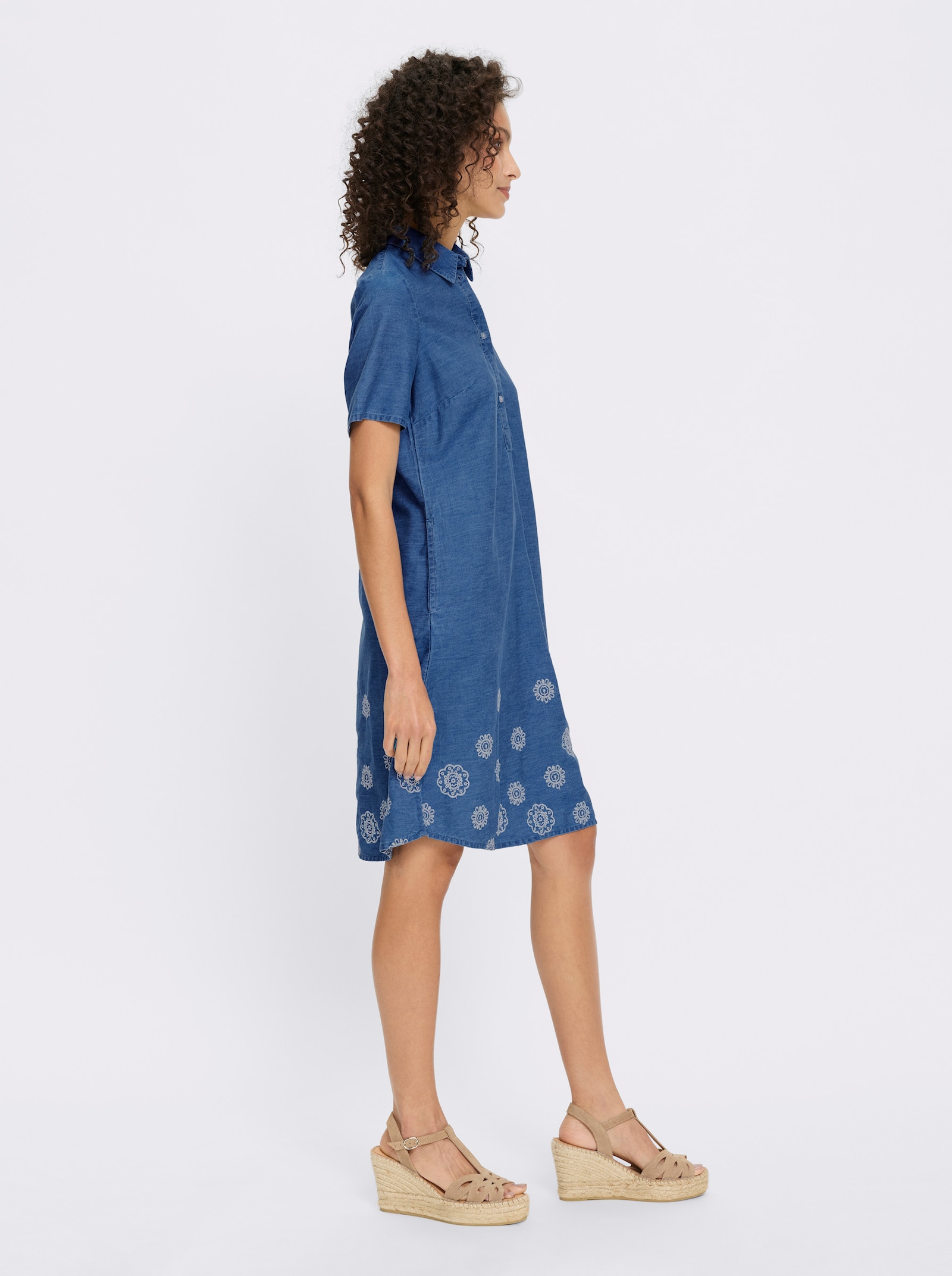 heine Jeanskleid mit floraler Stickerei - blue-bleached