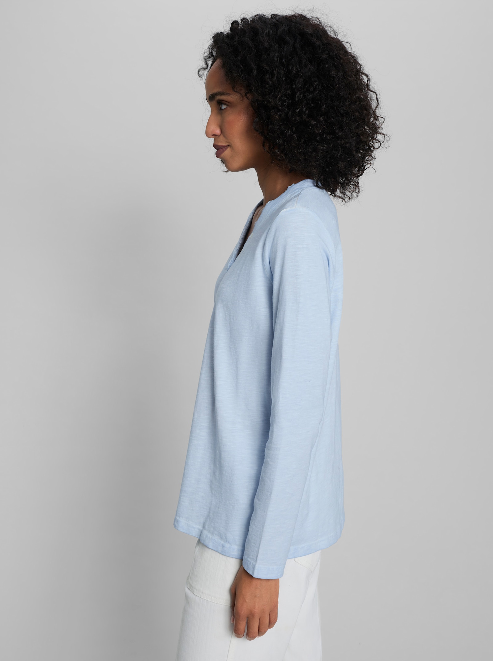 heine V-Shirt mit Spitze - eisblau